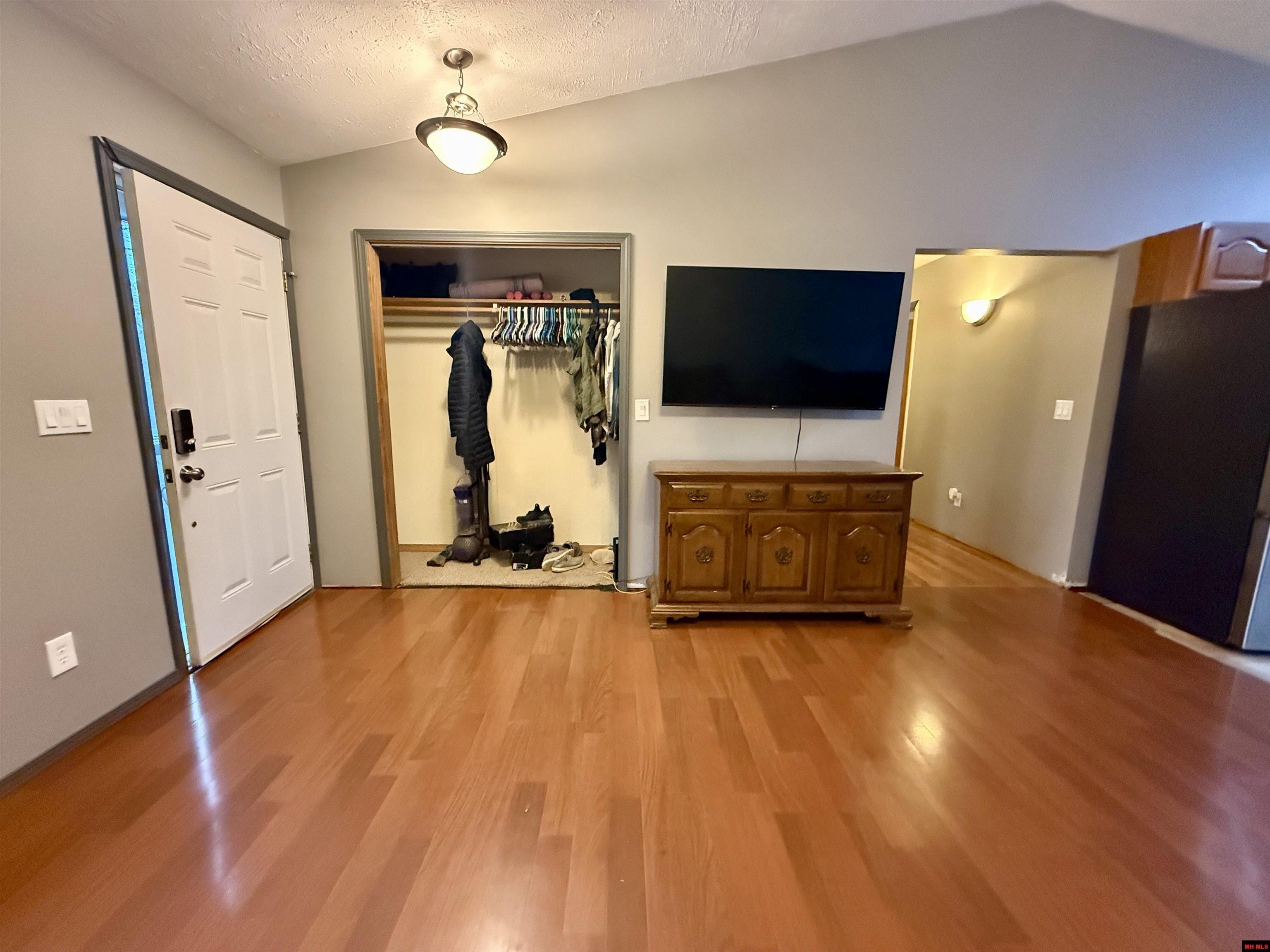 210 LOCH RANNOCH DRIVE