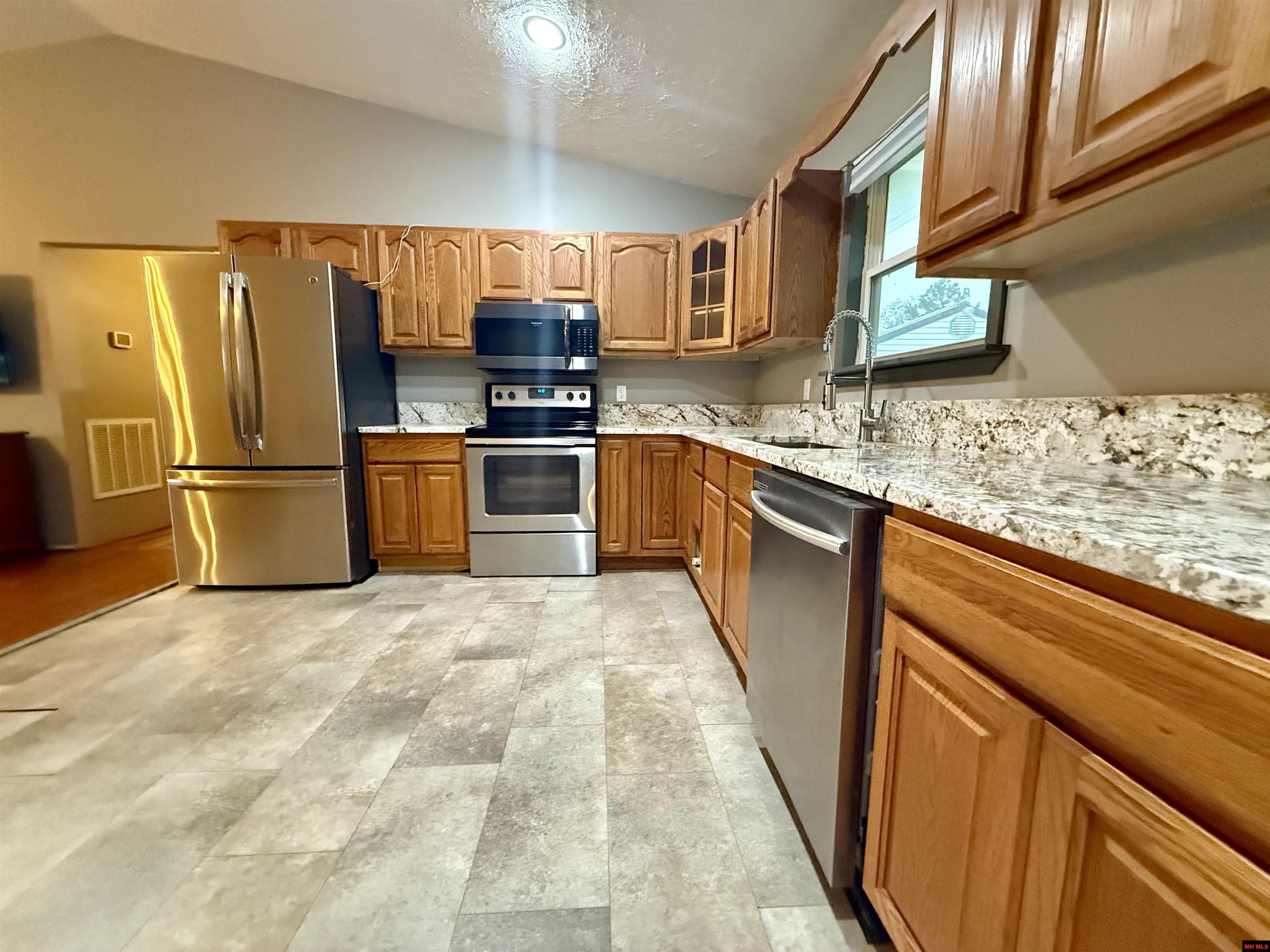 210 LOCH RANNOCH DRIVE