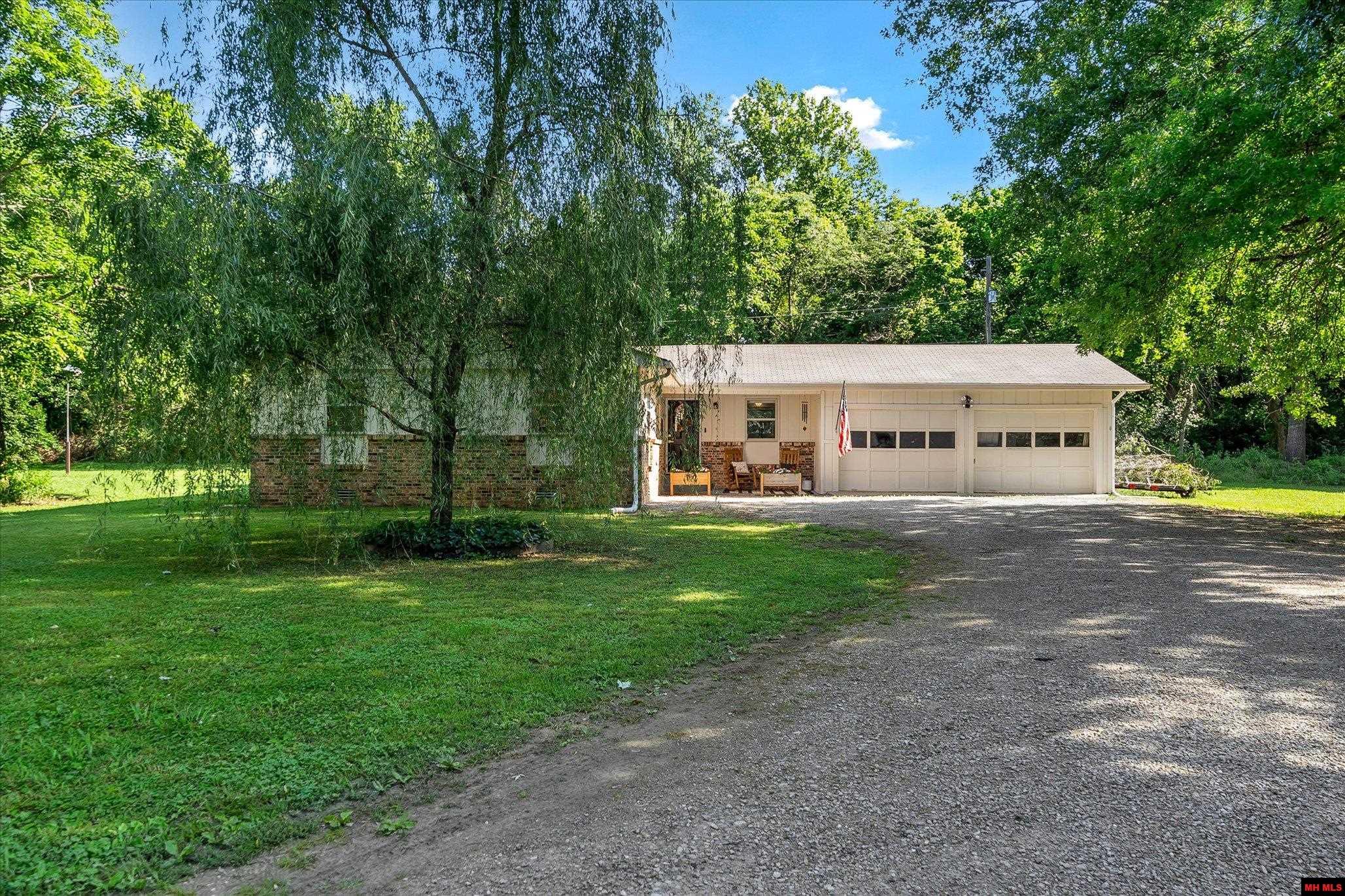 909 TIPTON PLACE