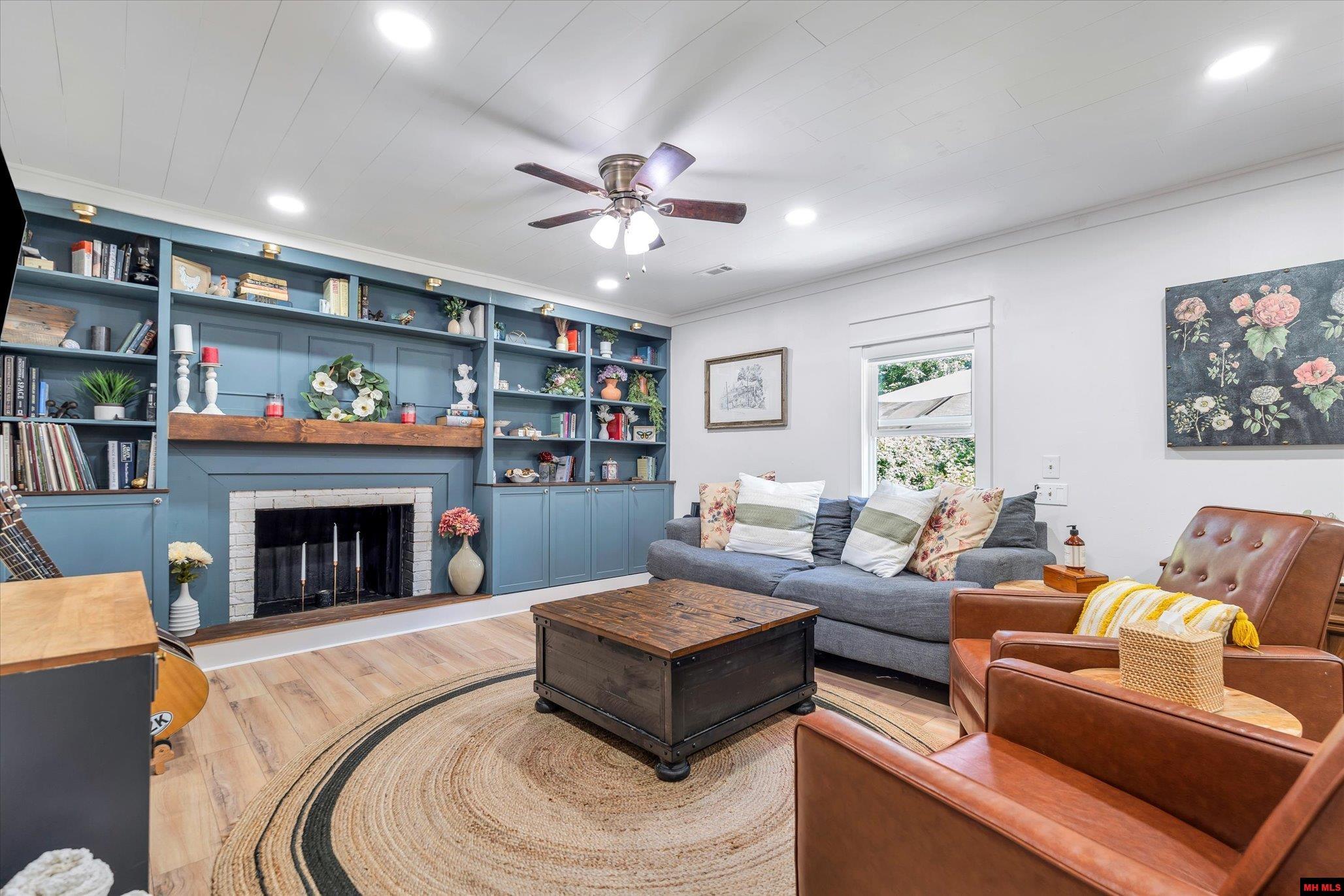 909 TIPTON PLACE