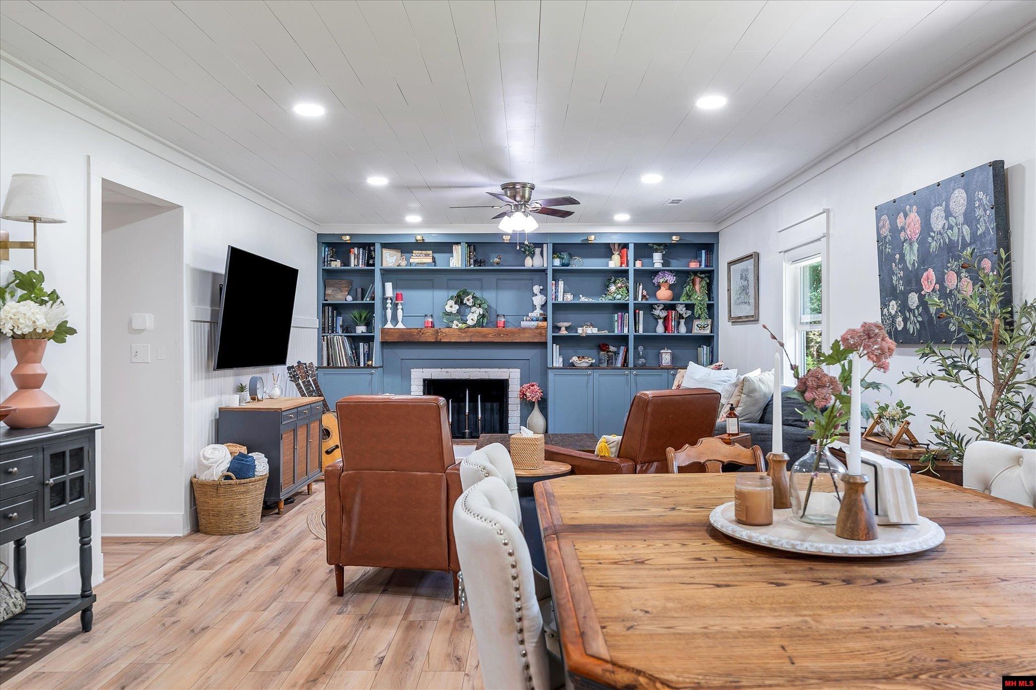 909 TIPTON PLACE