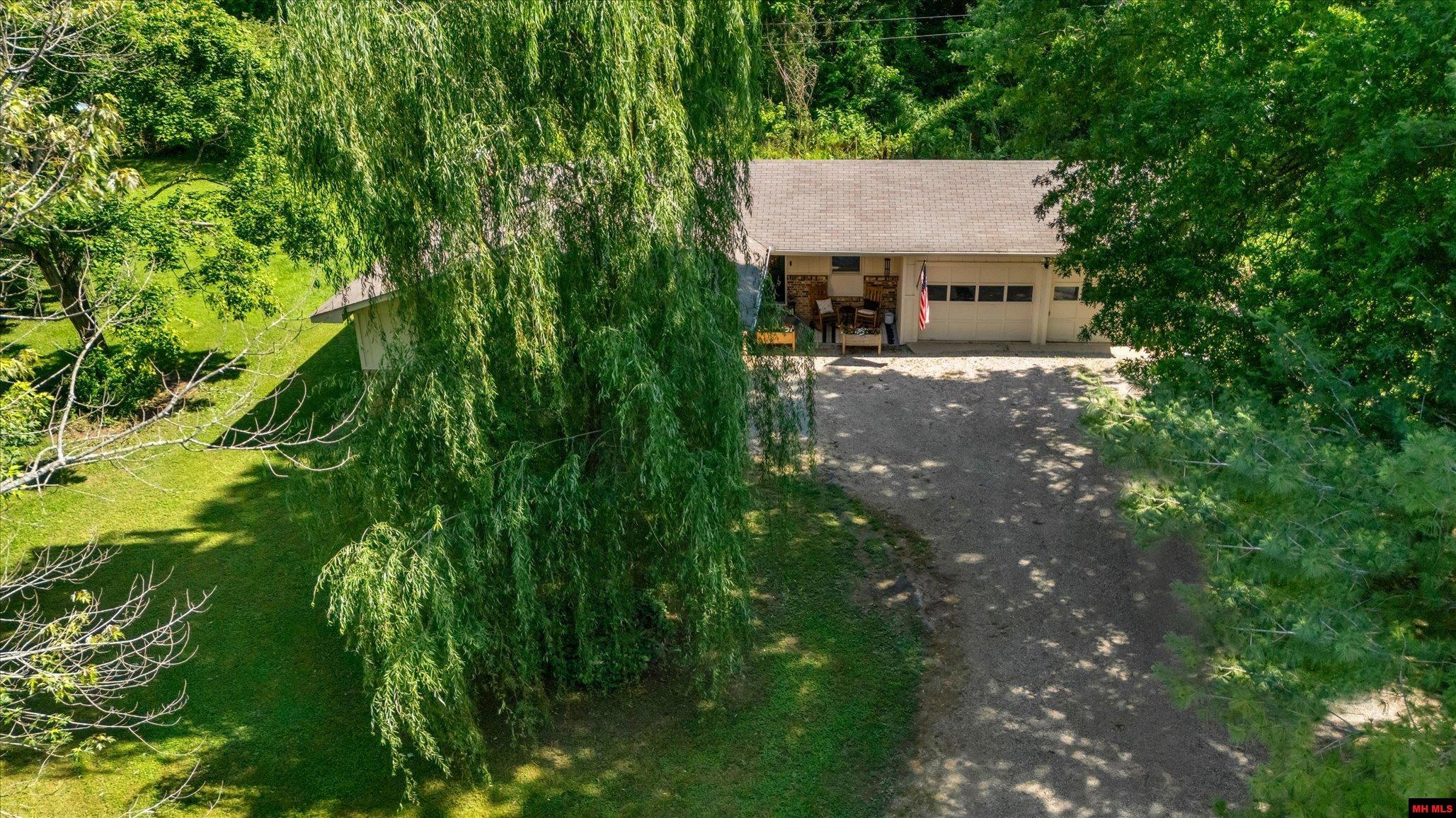 909 TIPTON PLACE