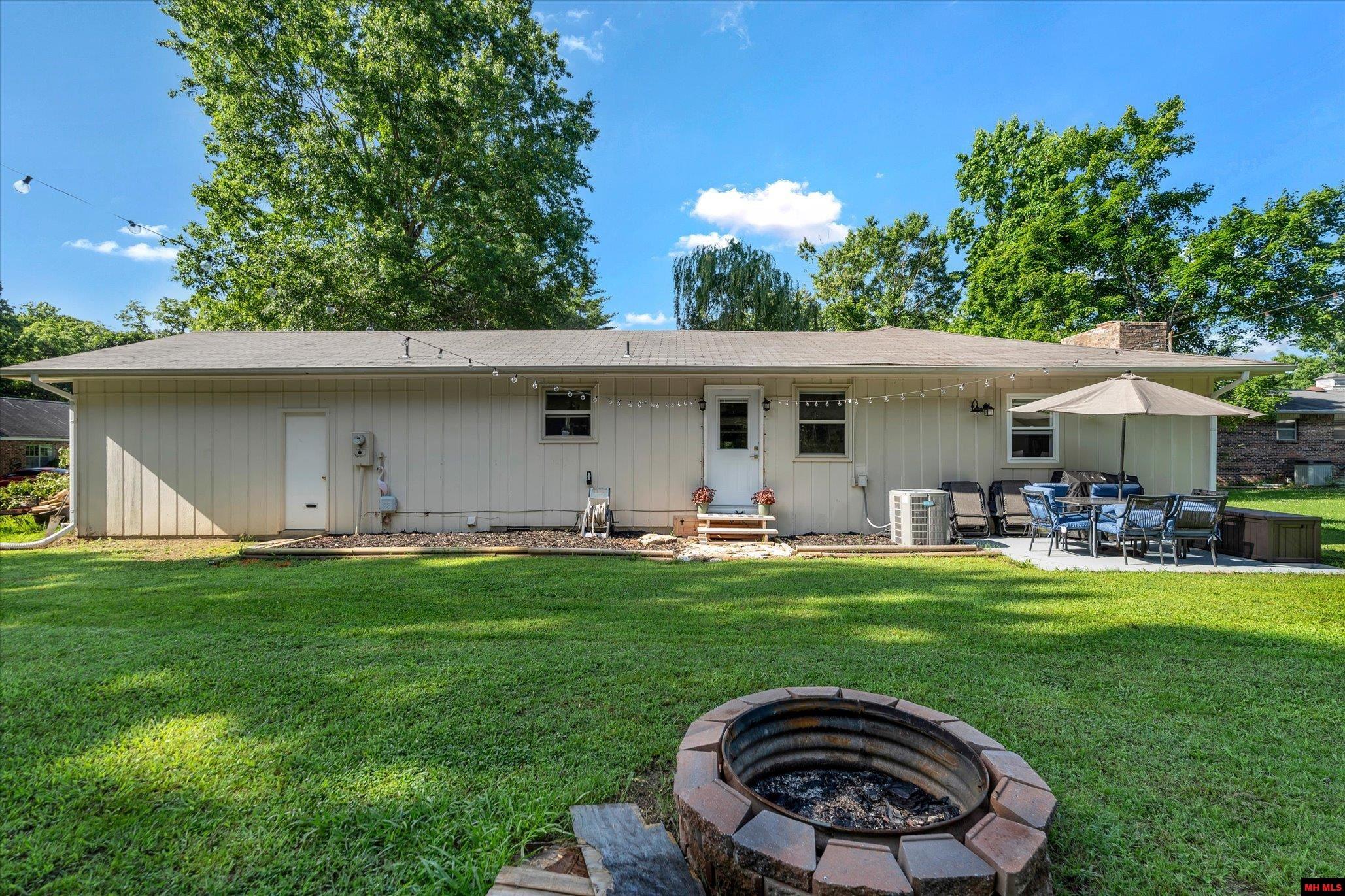 909 TIPTON PLACE