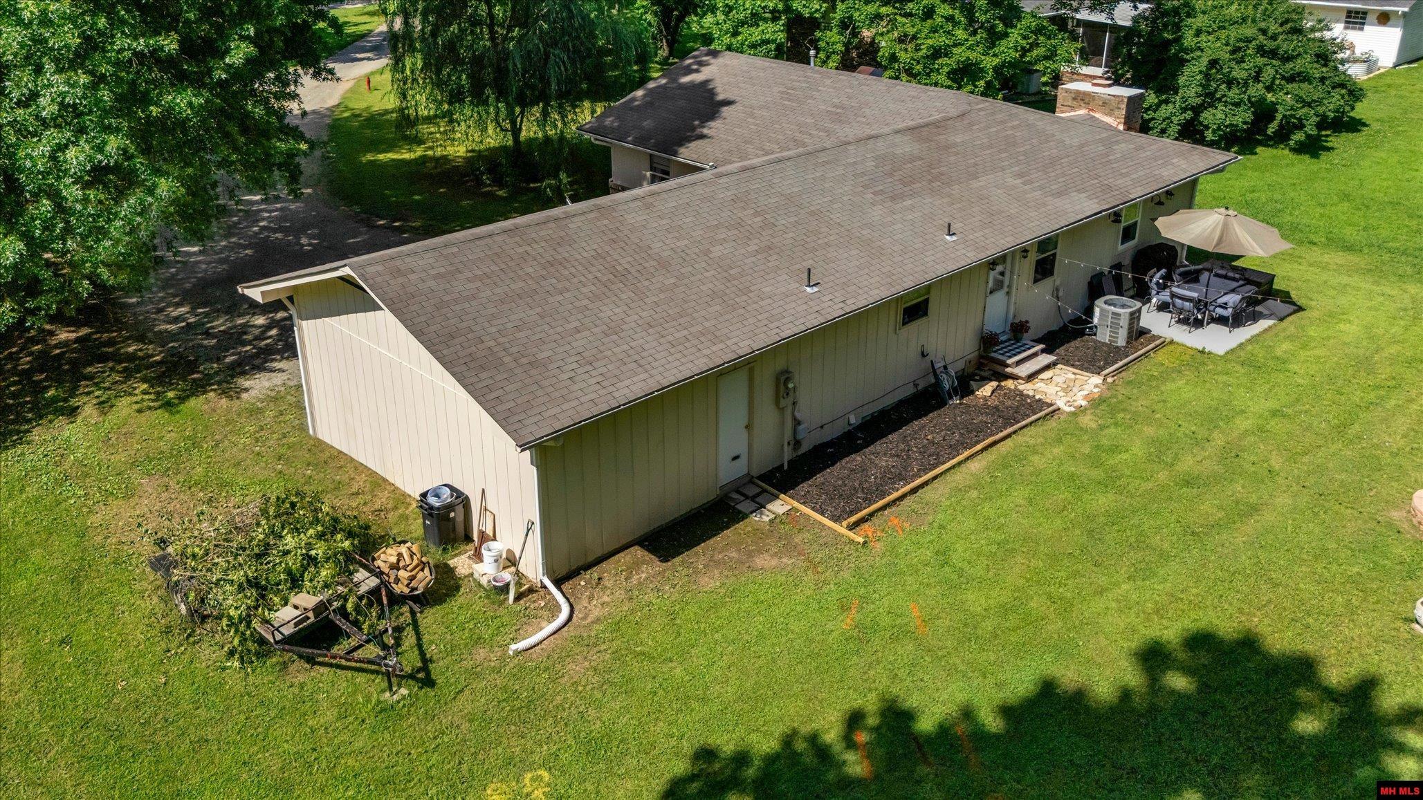 909 TIPTON PLACE