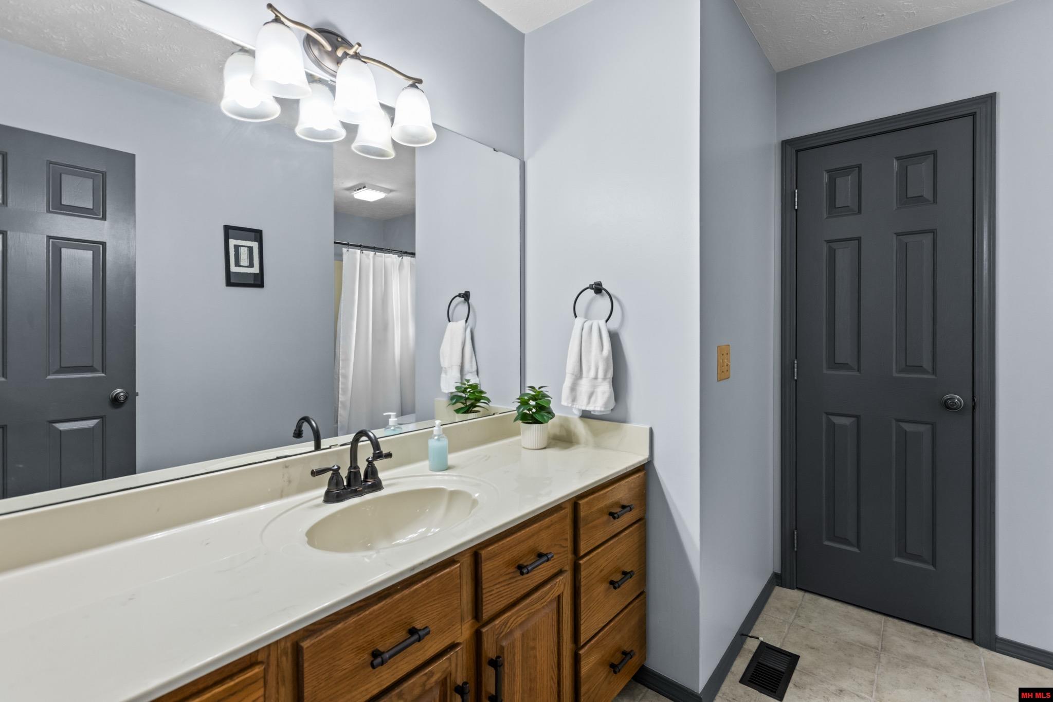 198 BRECKENRIDGE COURT