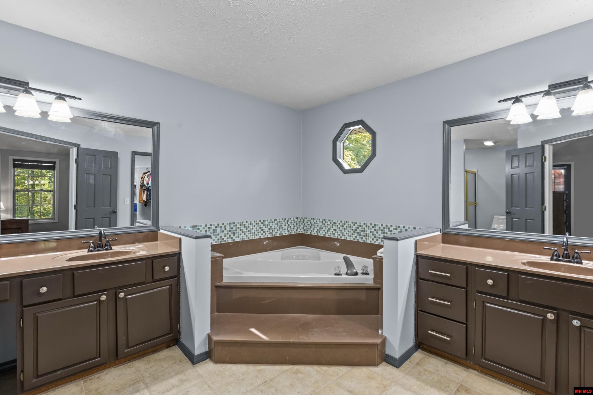 198 BRECKENRIDGE COURT