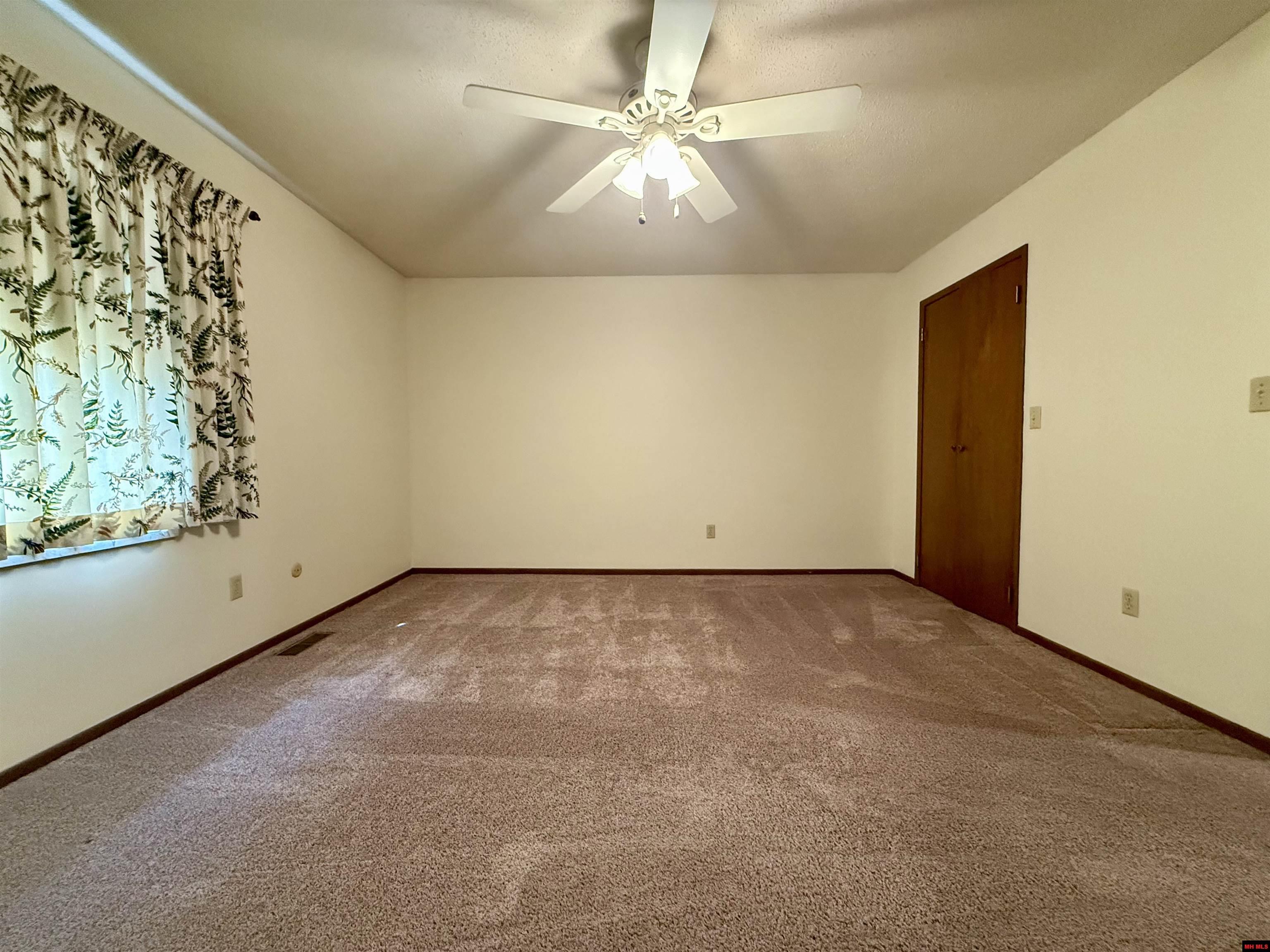 1113 MEADOWBROOK DRIVE