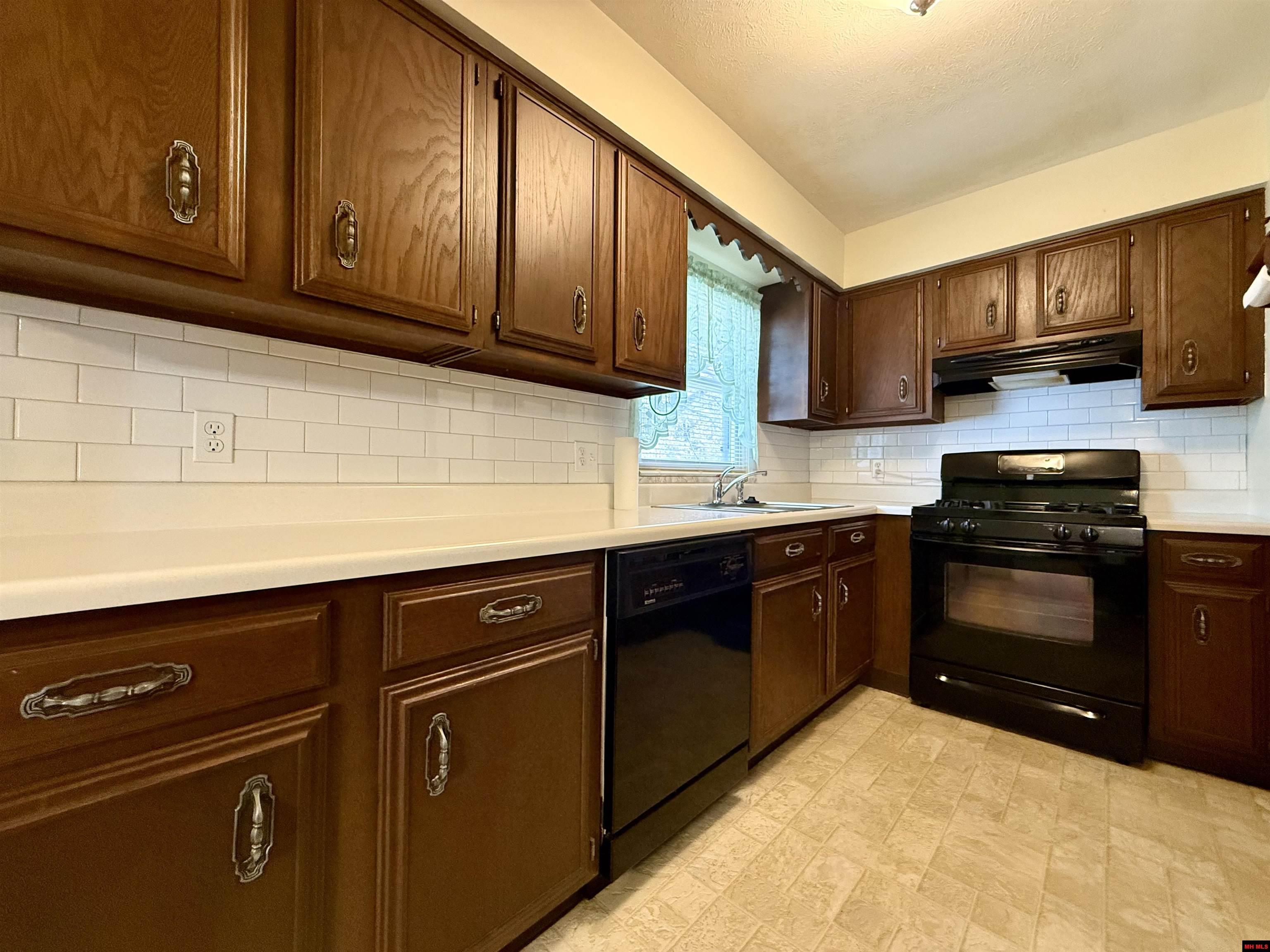 1113 MEADOWBROOK DRIVE
