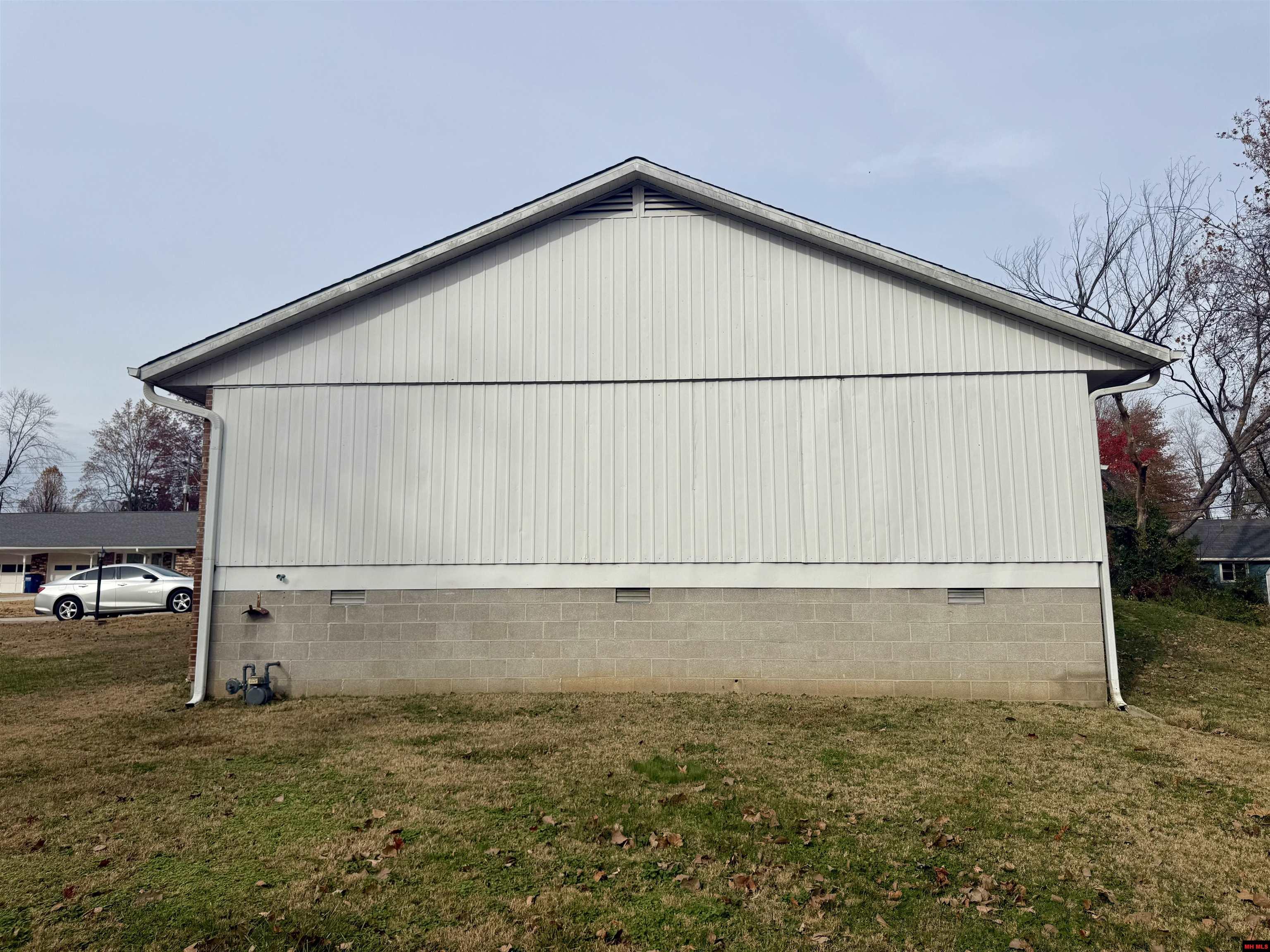 1113 MEADOWBROOK DRIVE