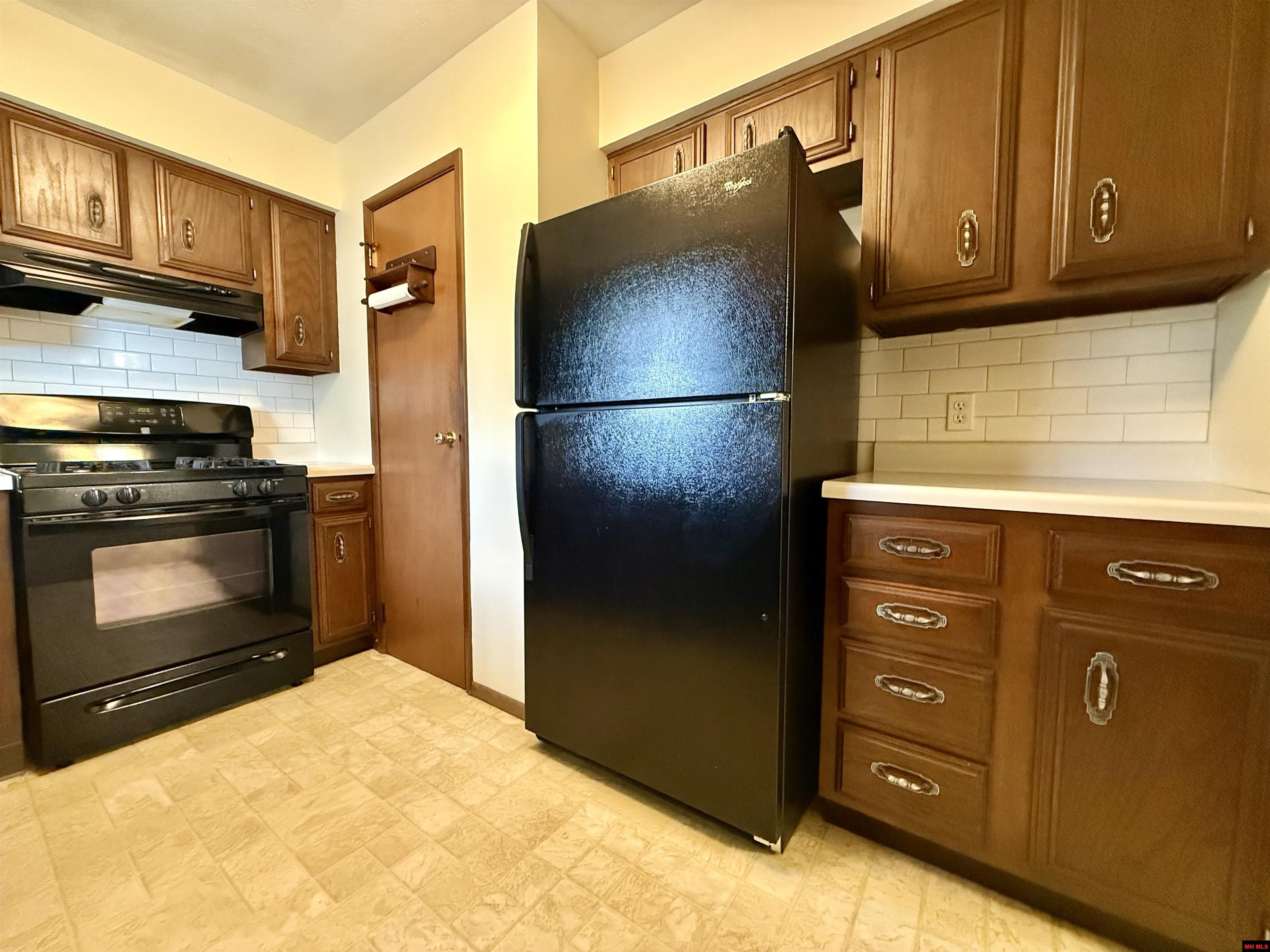 1113 MEADOWBROOK DRIVE