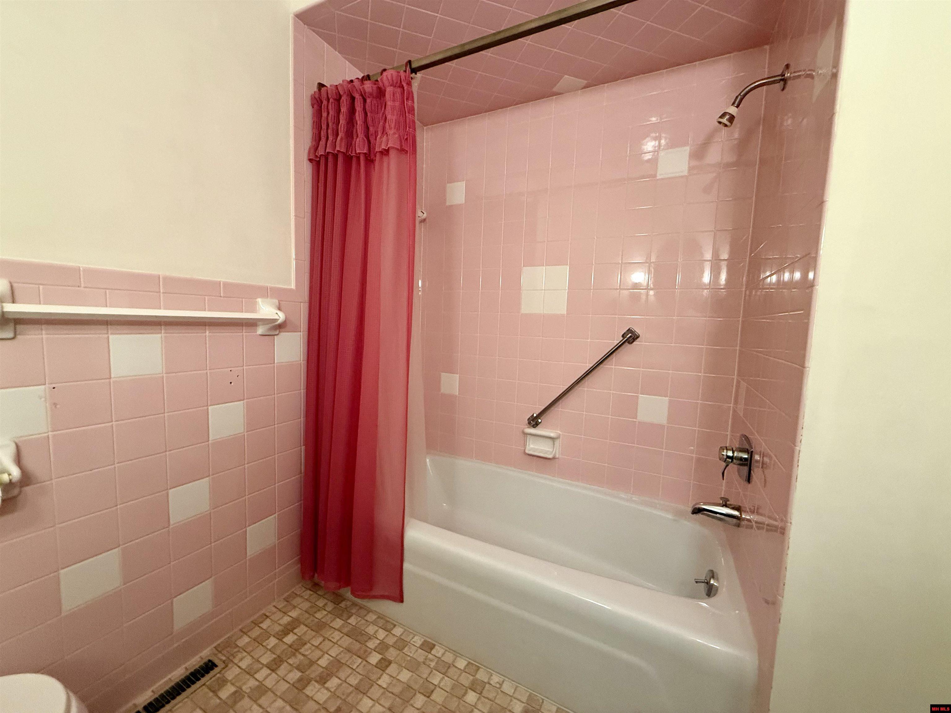 1113 MEADOWBROOK DRIVE