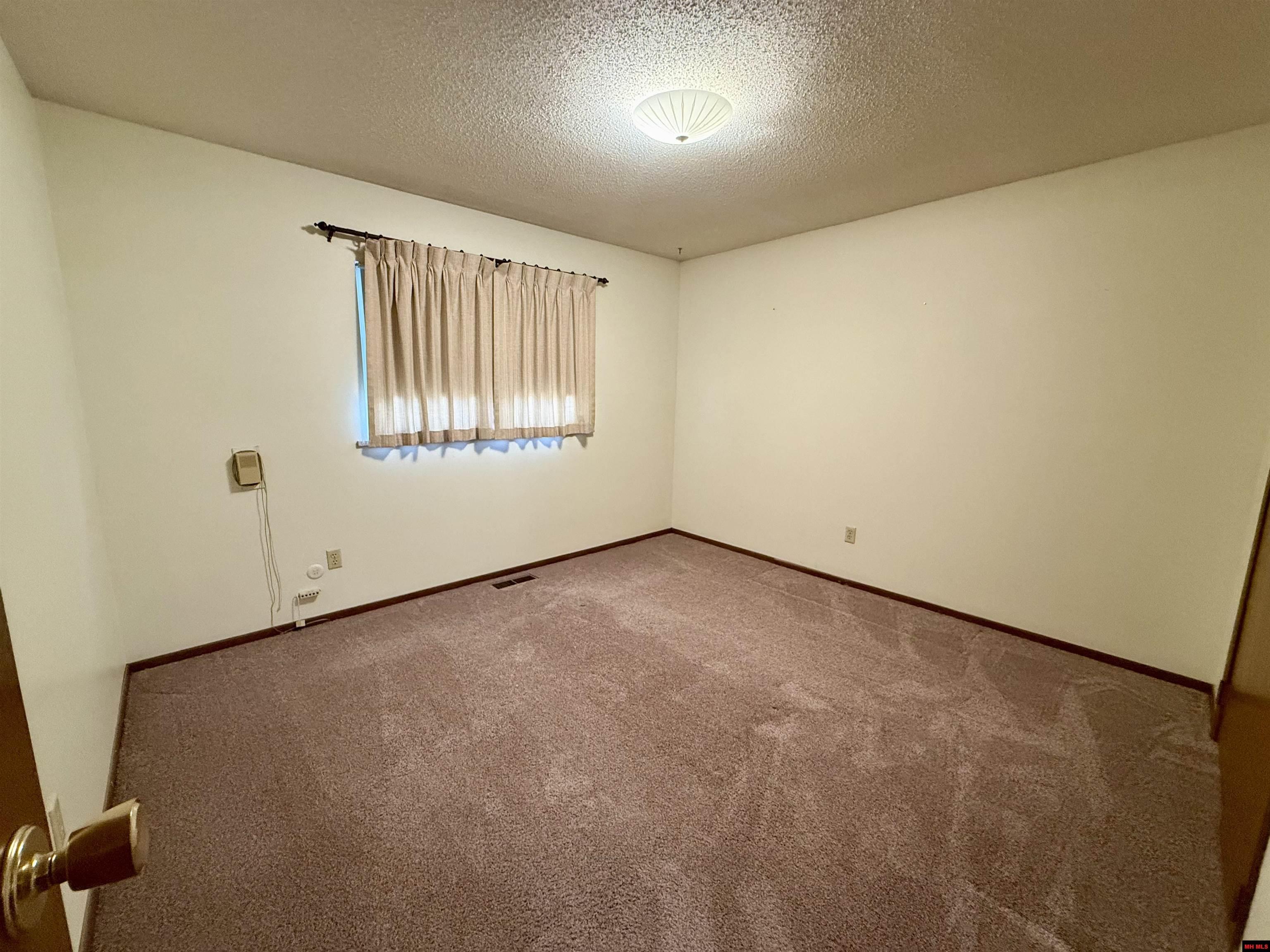 1113 MEADOWBROOK DRIVE