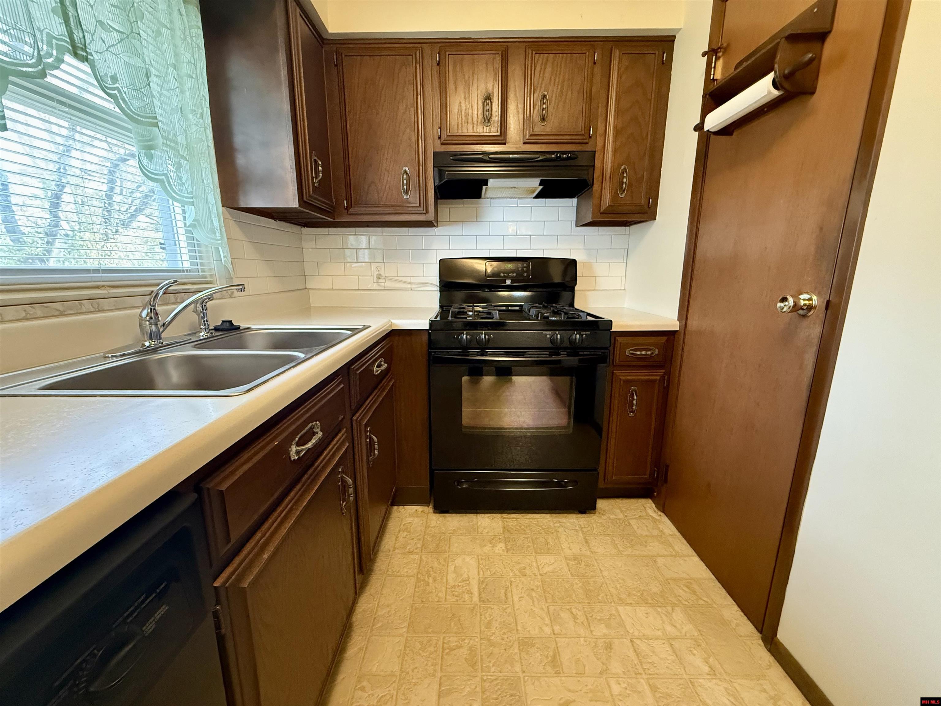 1113 MEADOWBROOK DRIVE