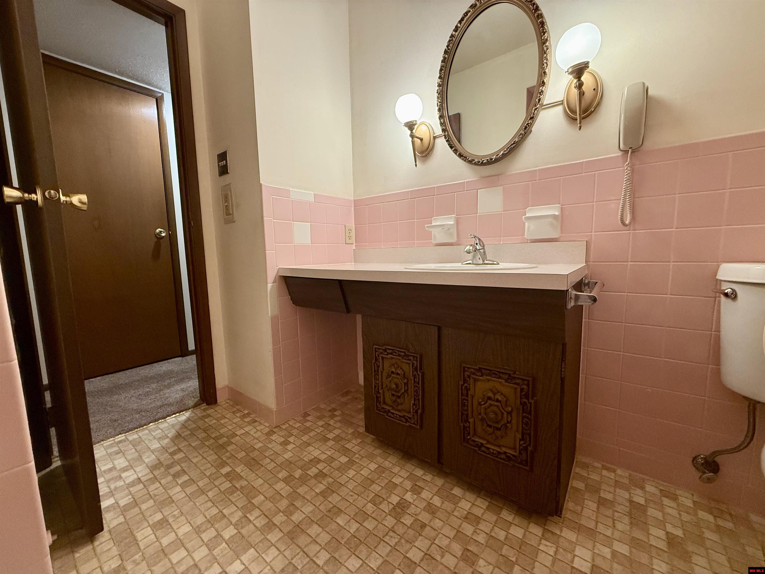 1113 MEADOWBROOK DRIVE