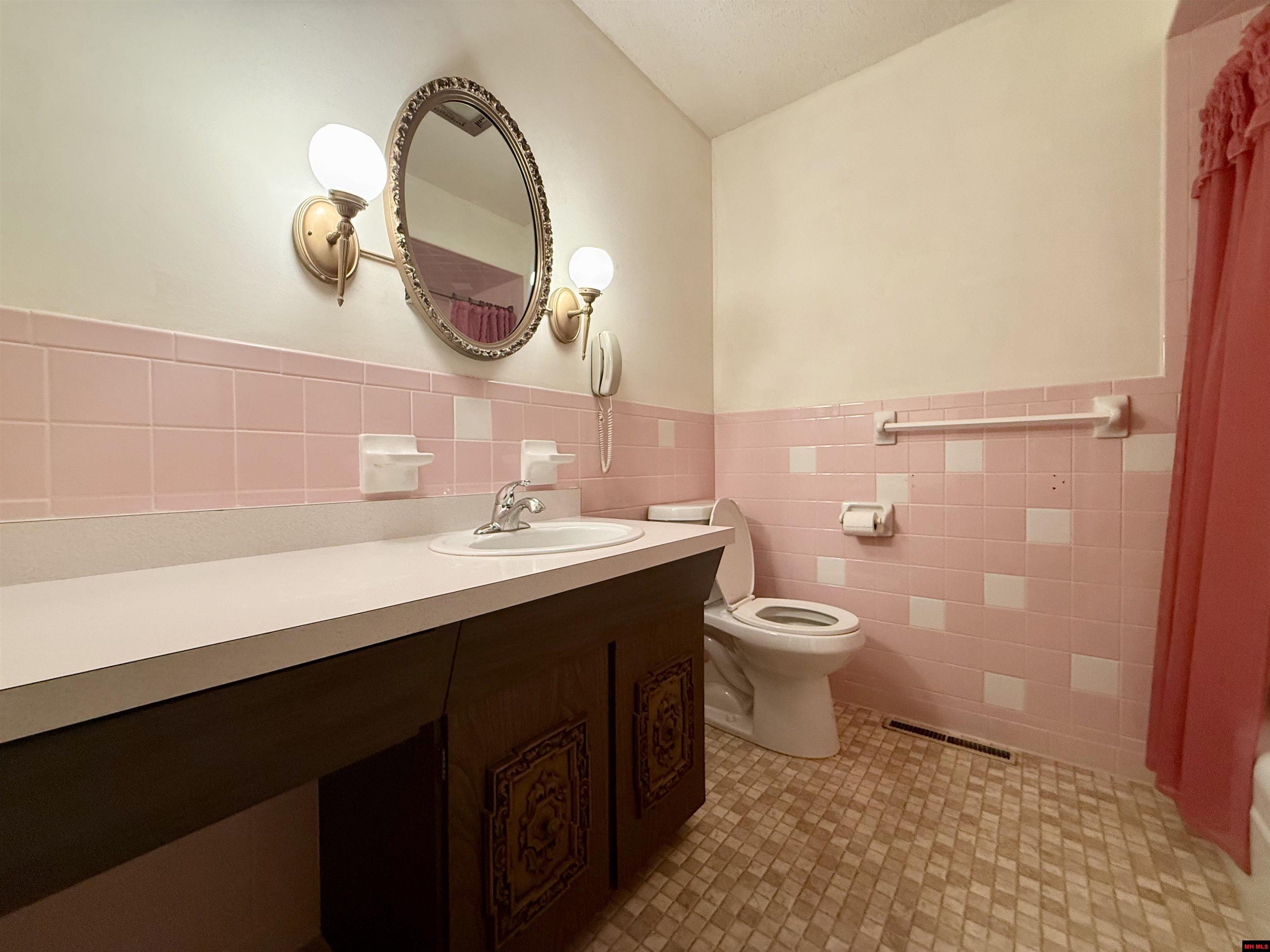 1113 MEADOWBROOK DRIVE