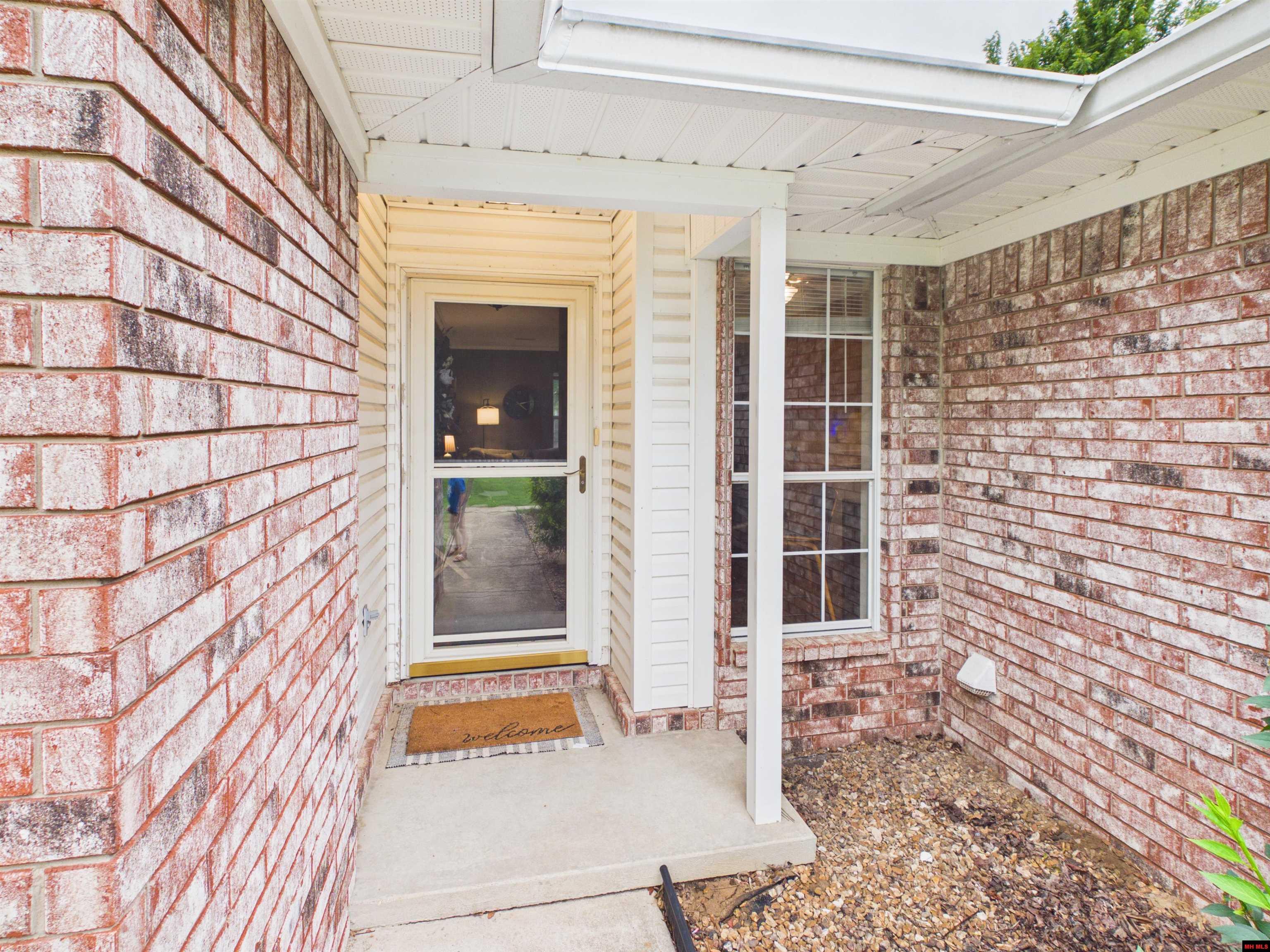 404 TRAVELERS WAY