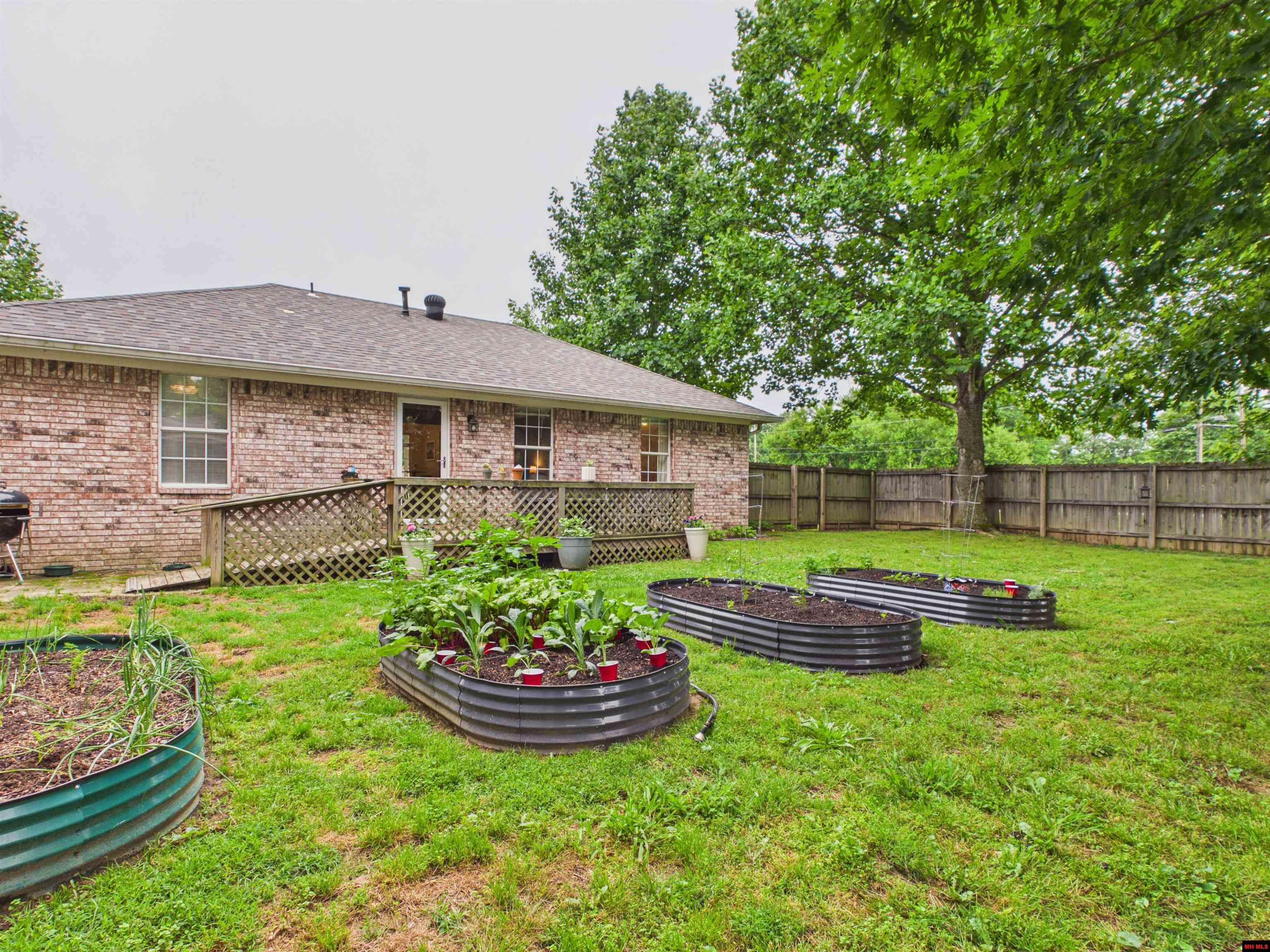 404 TRAVELERS WAY