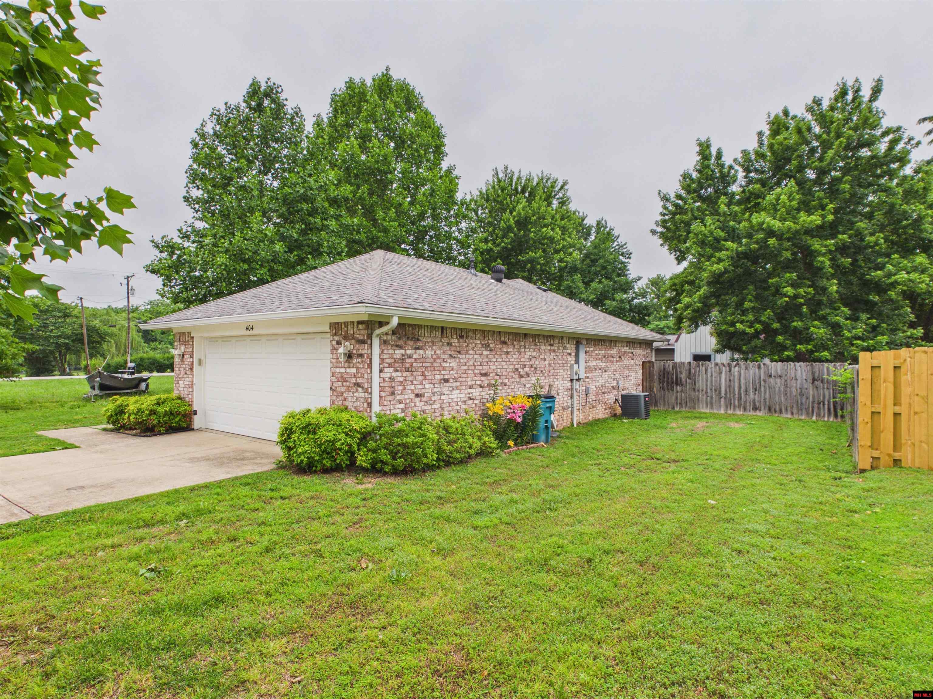 404 TRAVELERS WAY