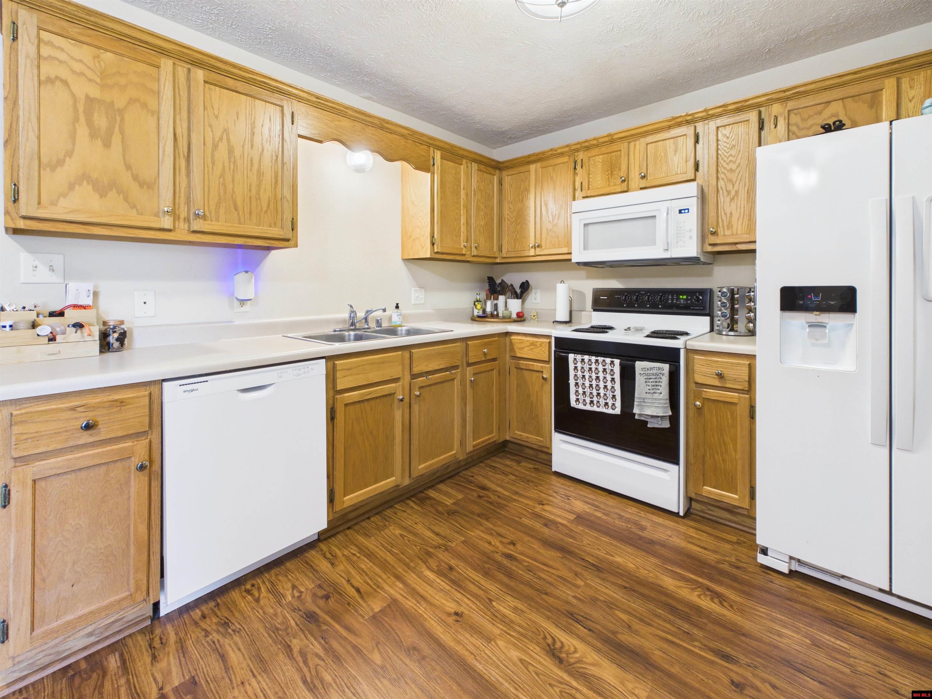 404 TRAVELERS WAY