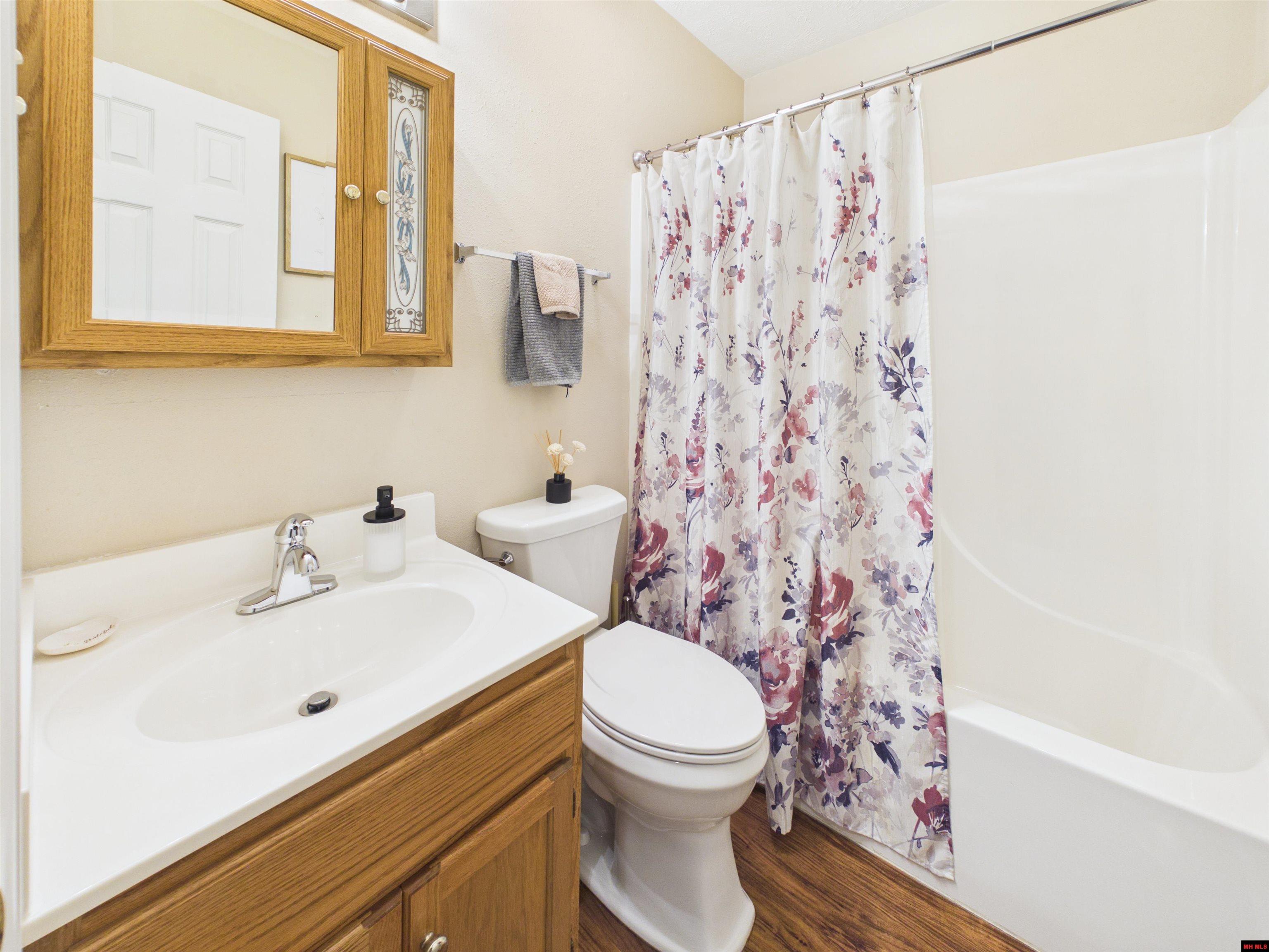 404 TRAVELERS WAY