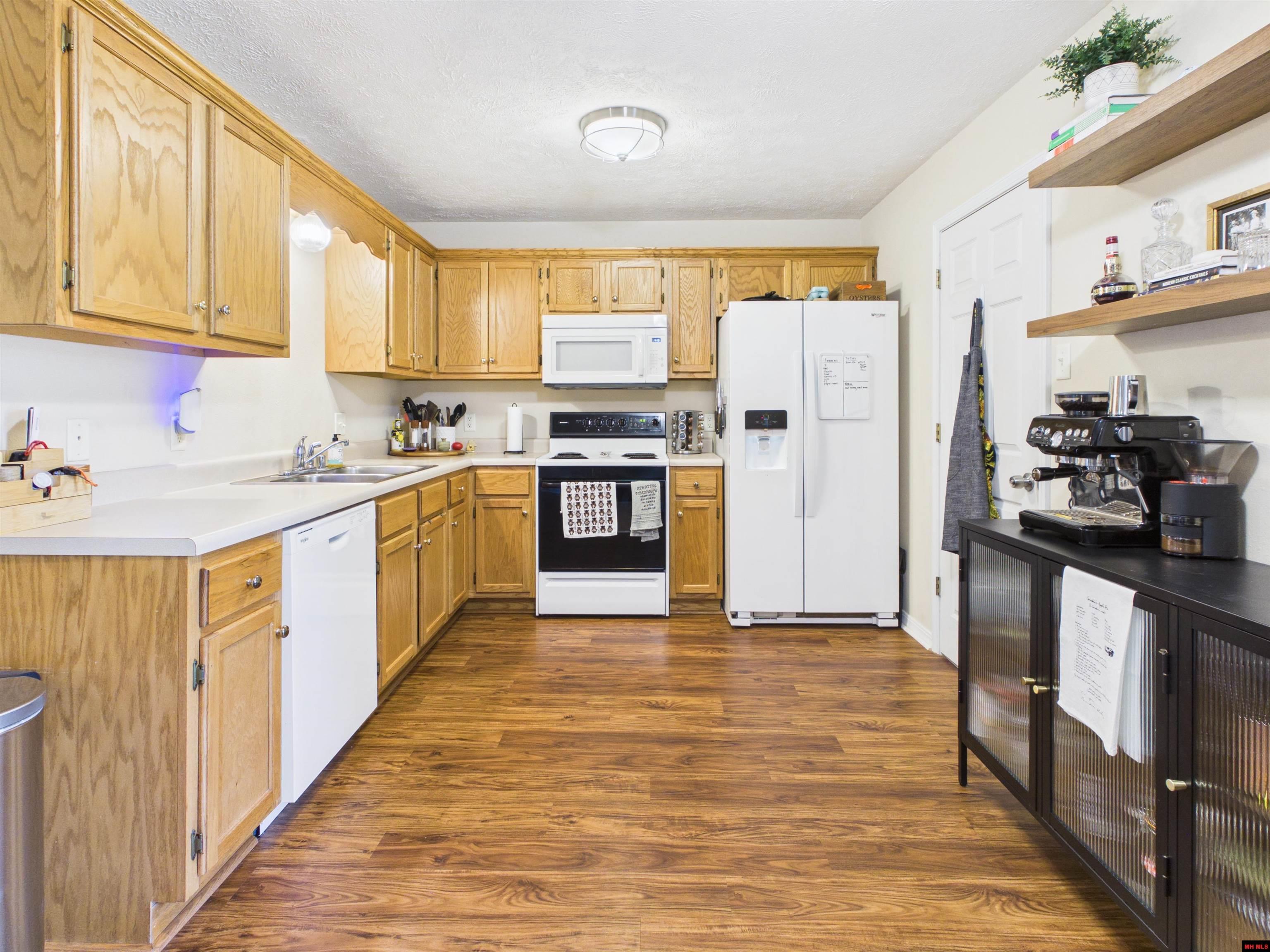 404 TRAVELERS WAY