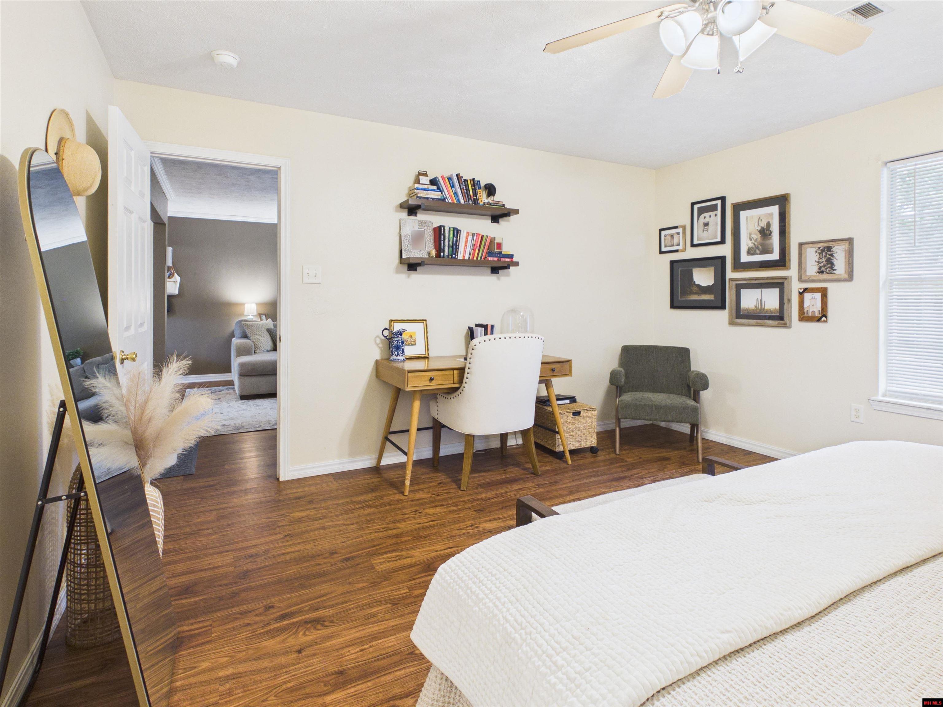 404 TRAVELERS WAY