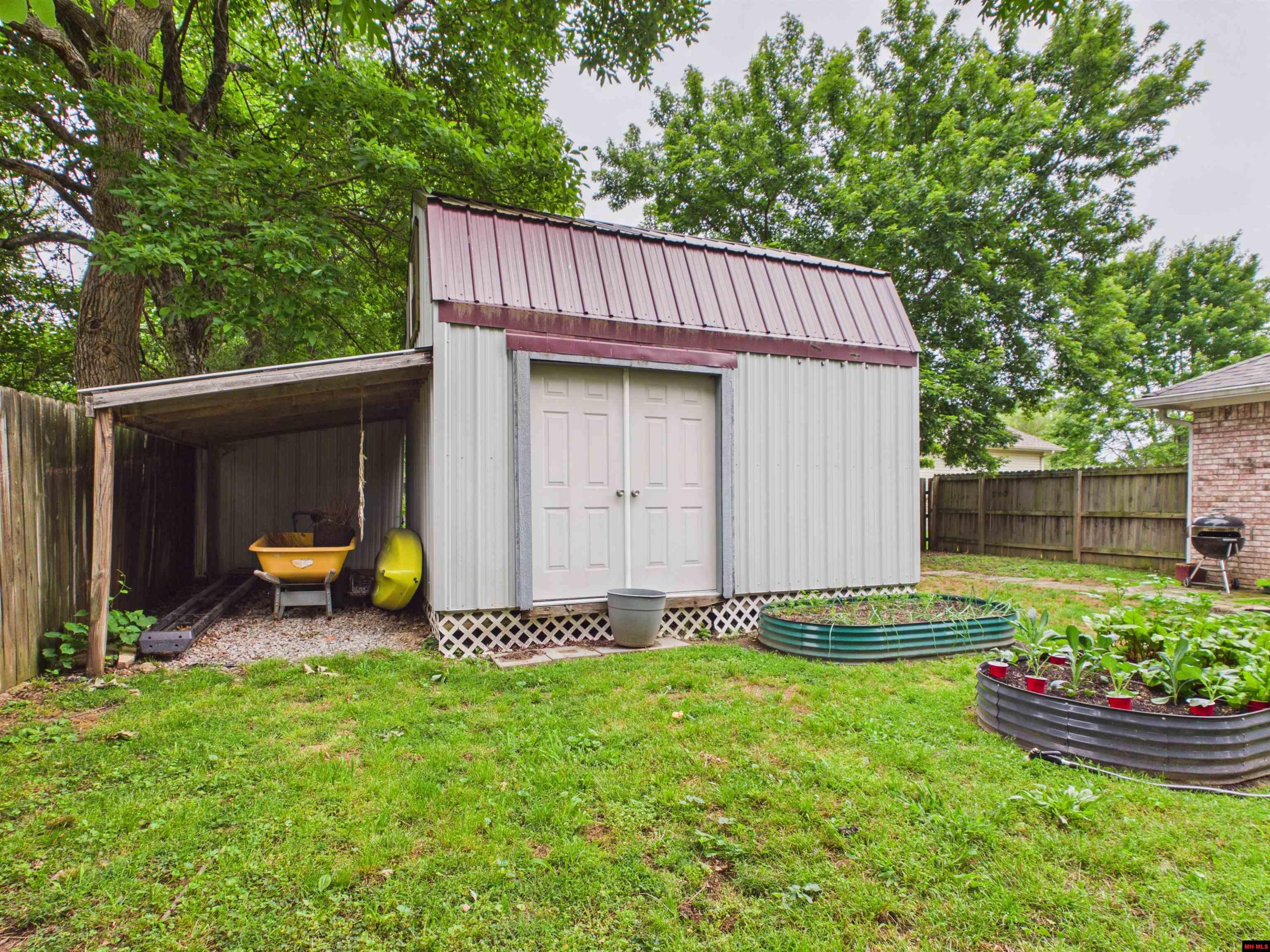 404 TRAVELERS WAY