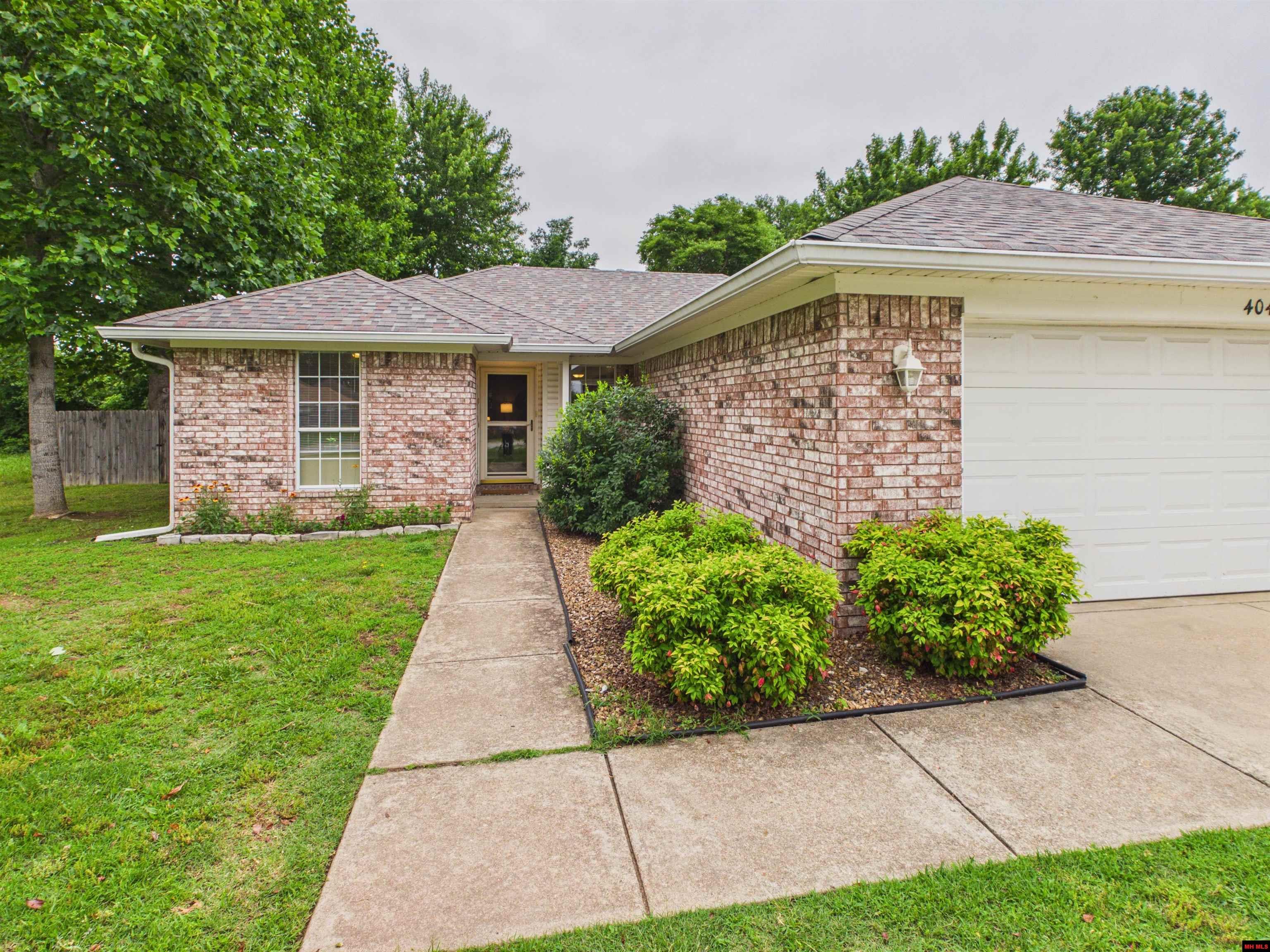 404 TRAVELERS WAY