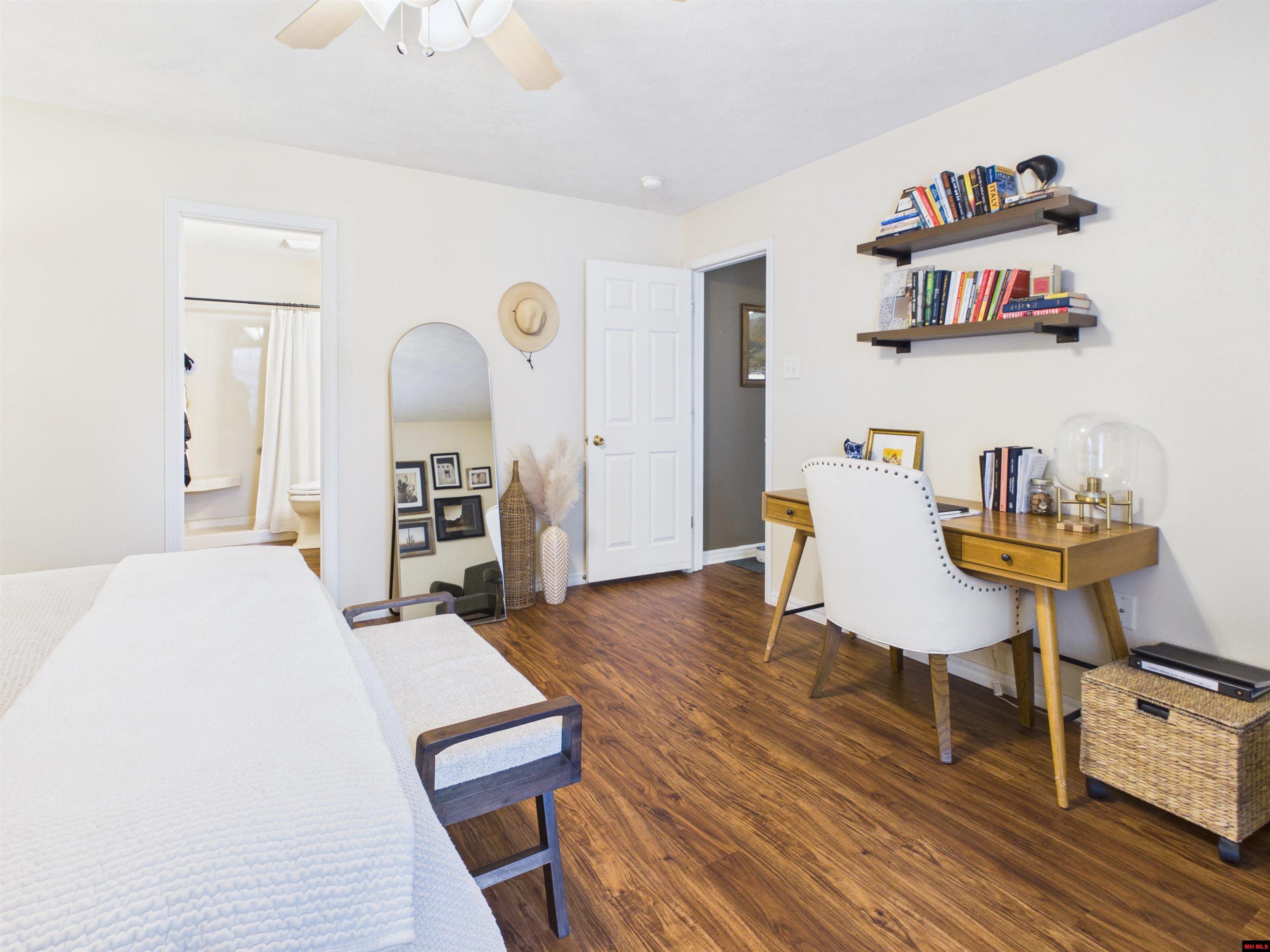 404 TRAVELERS WAY