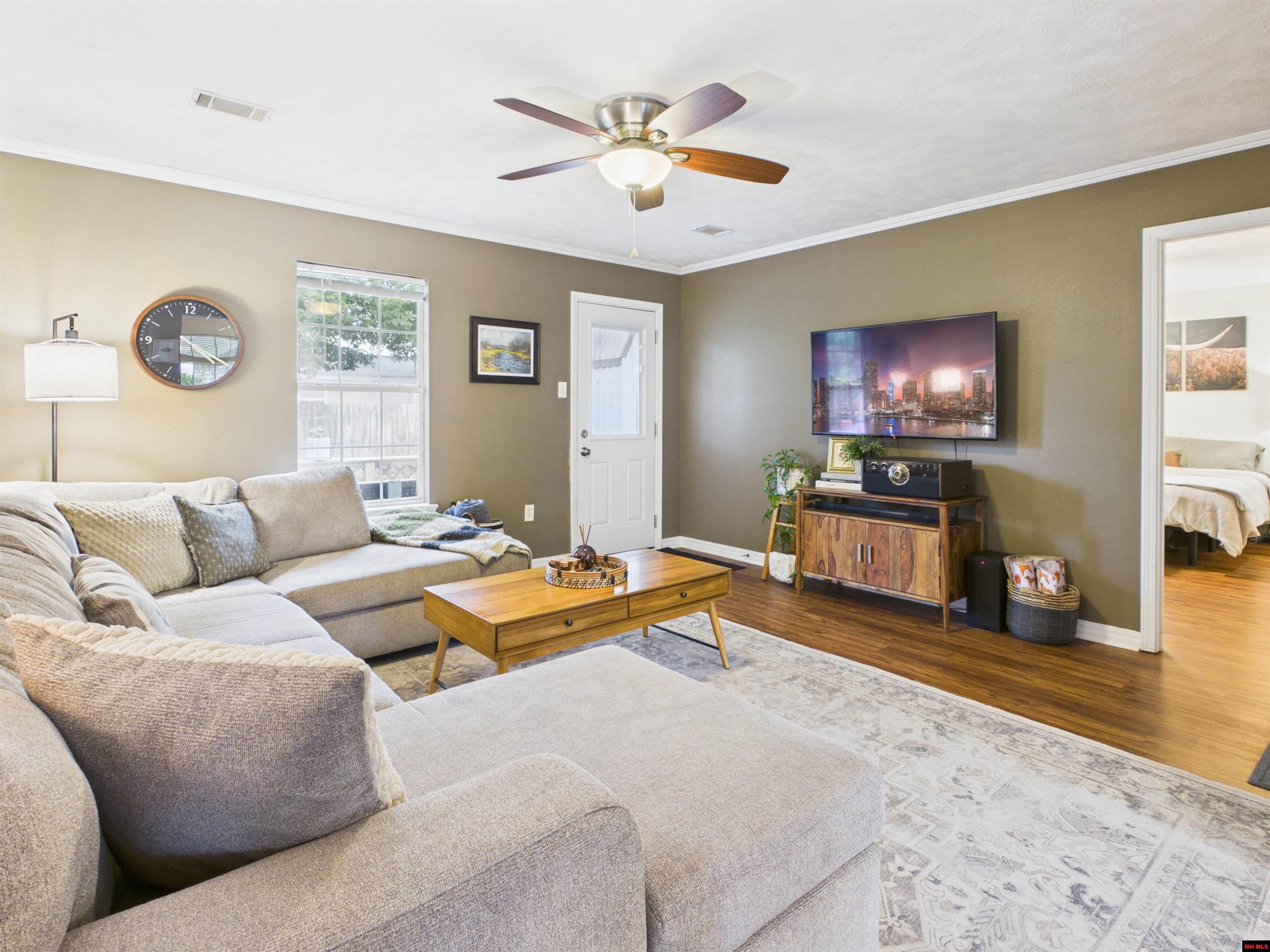 404 TRAVELERS WAY