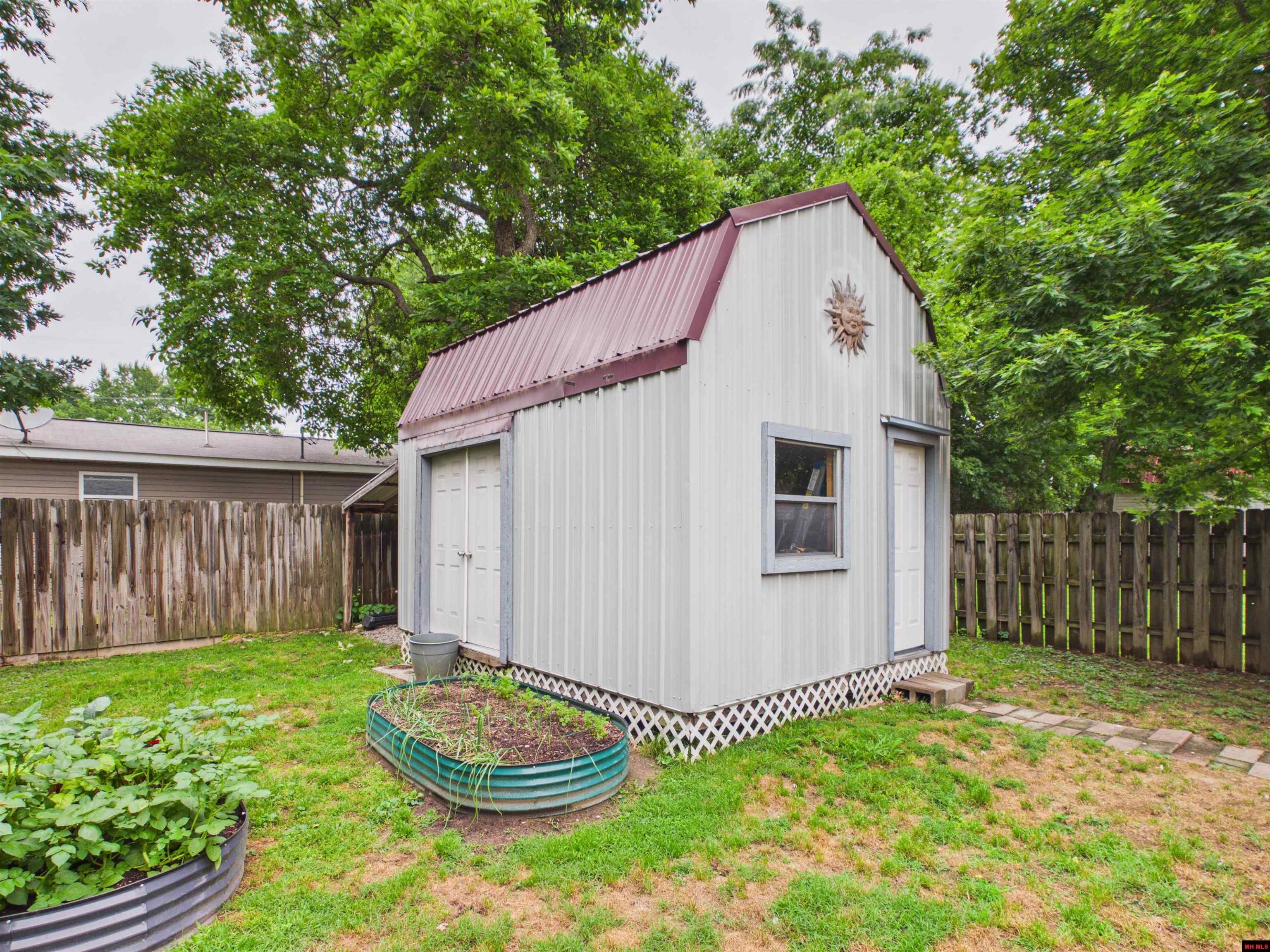 404 TRAVELERS WAY