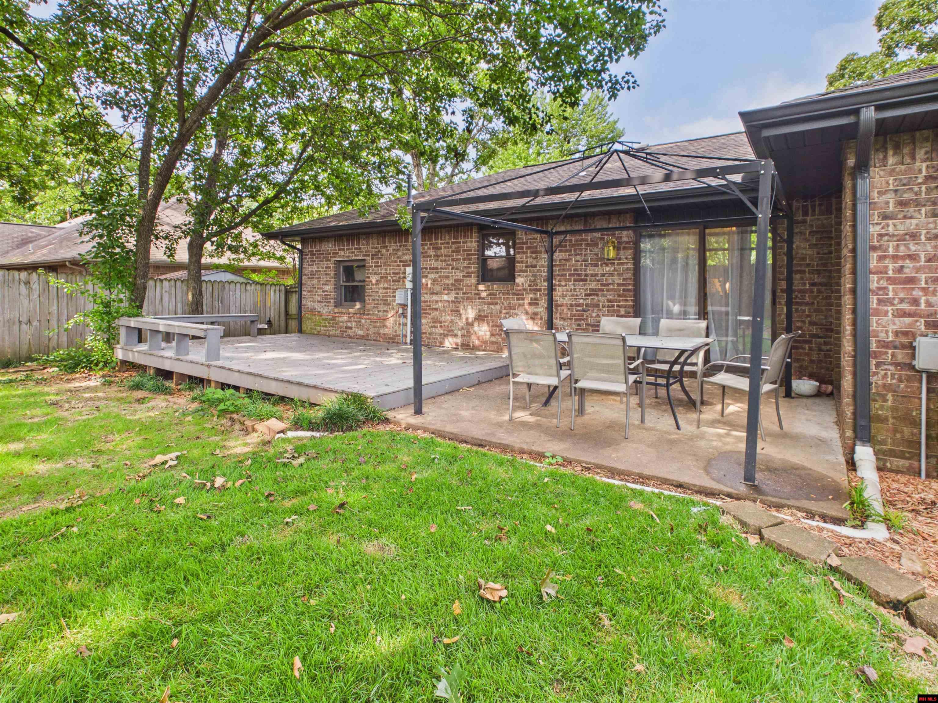 2203 RUSSELL LANE