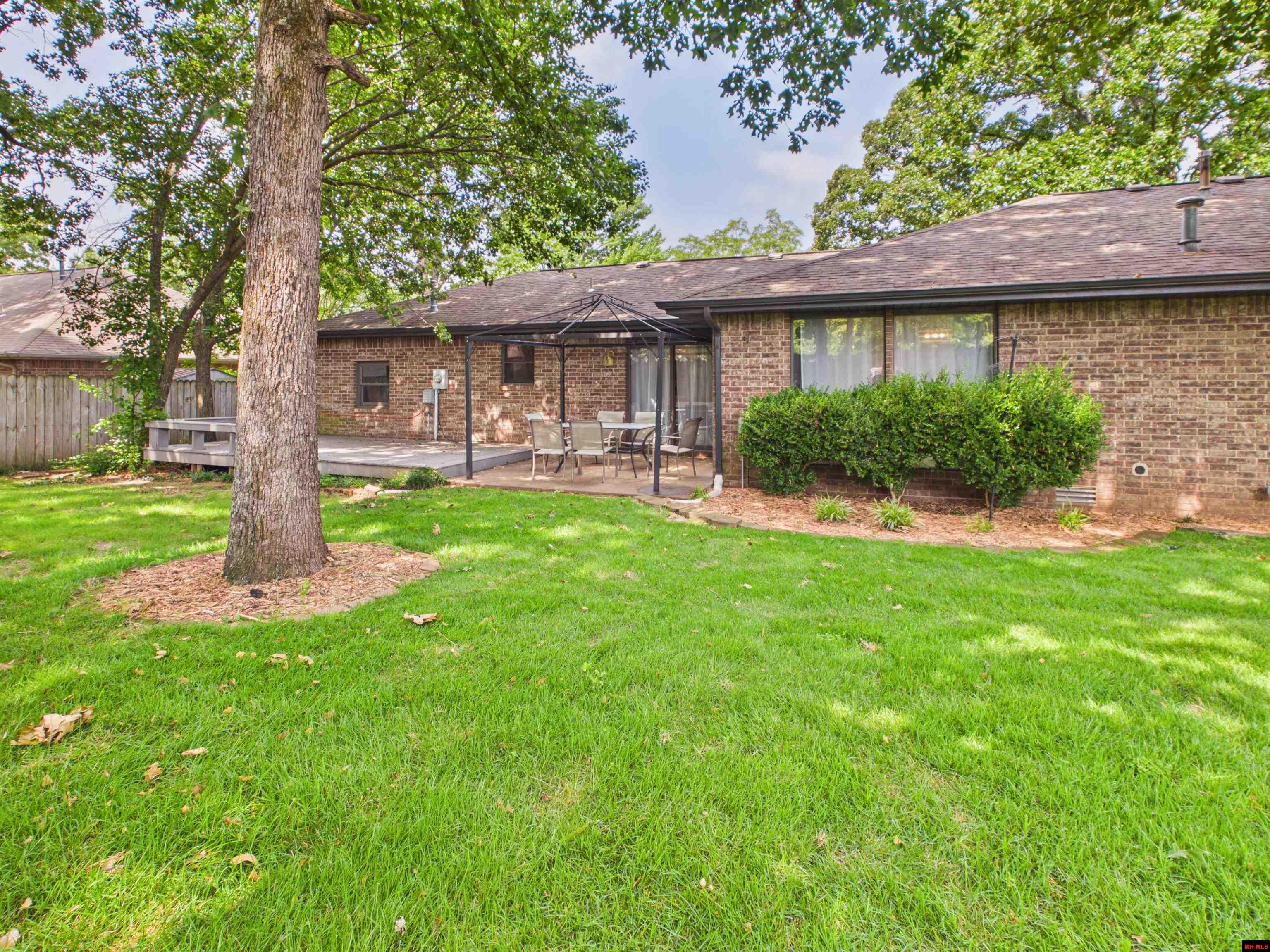 2203 RUSSELL LANE