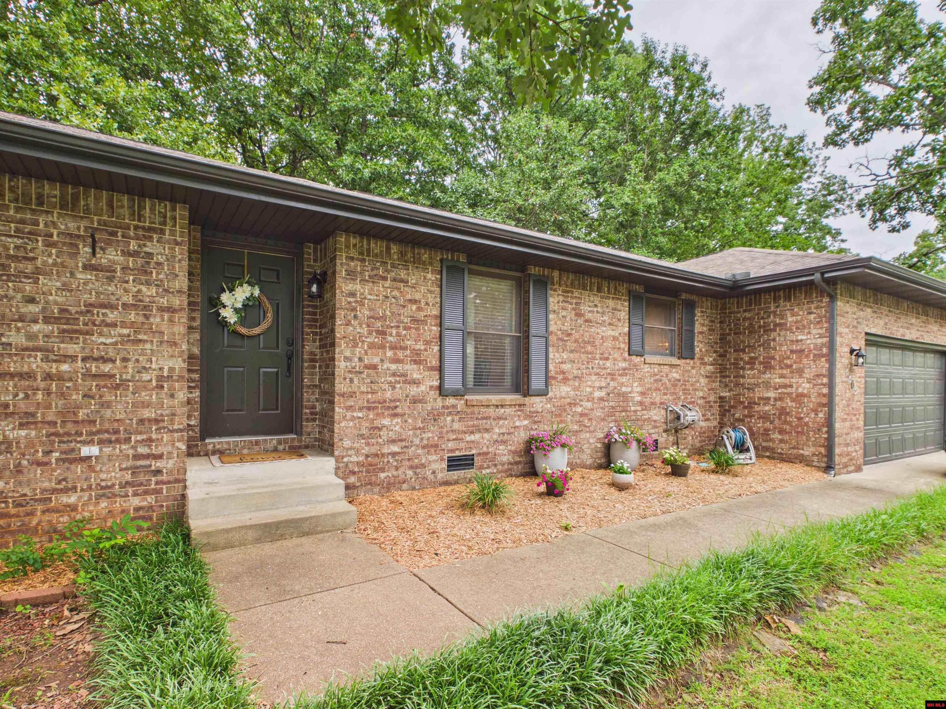 2203 RUSSELL LANE
