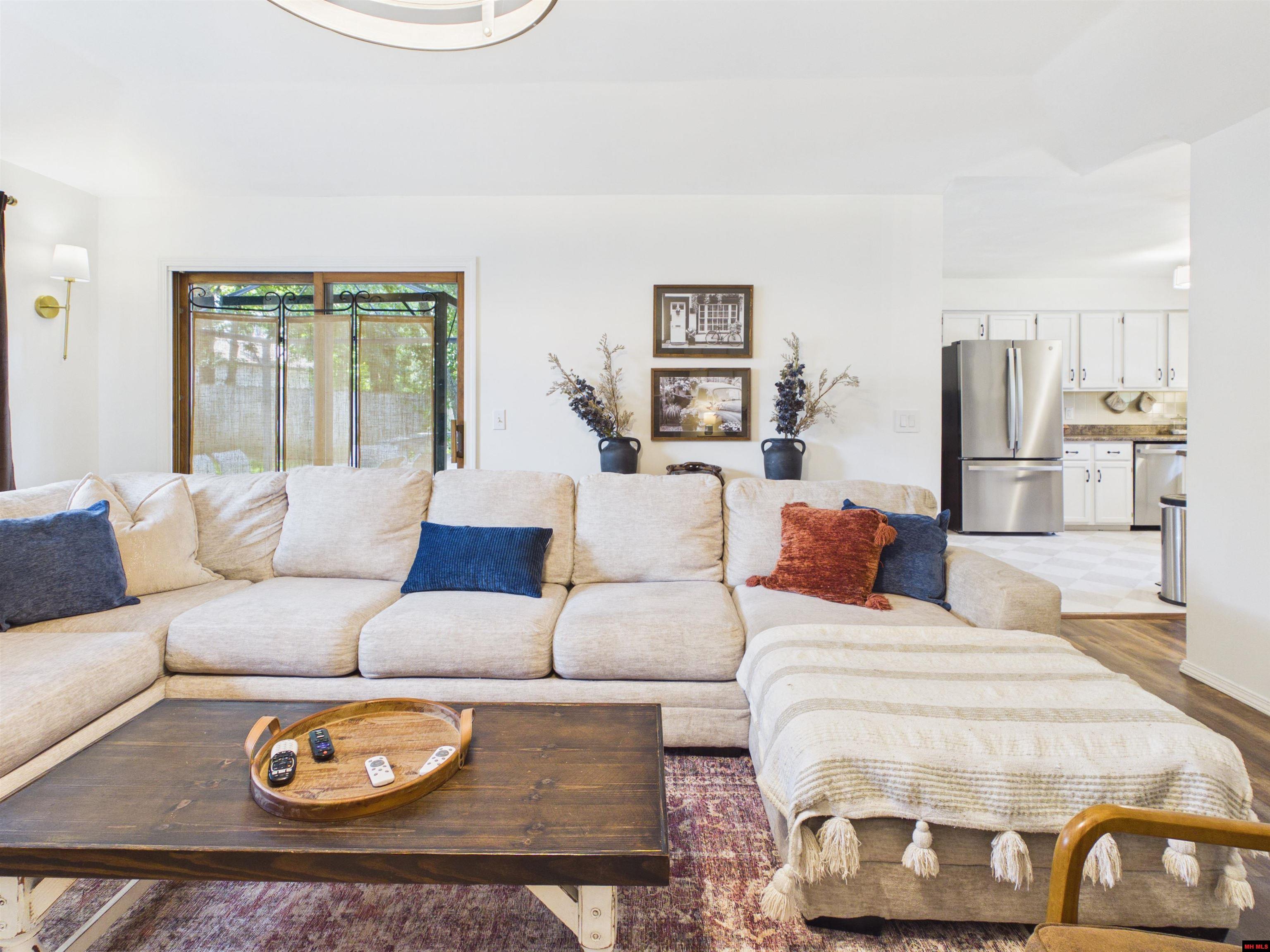 2203 RUSSELL LANE