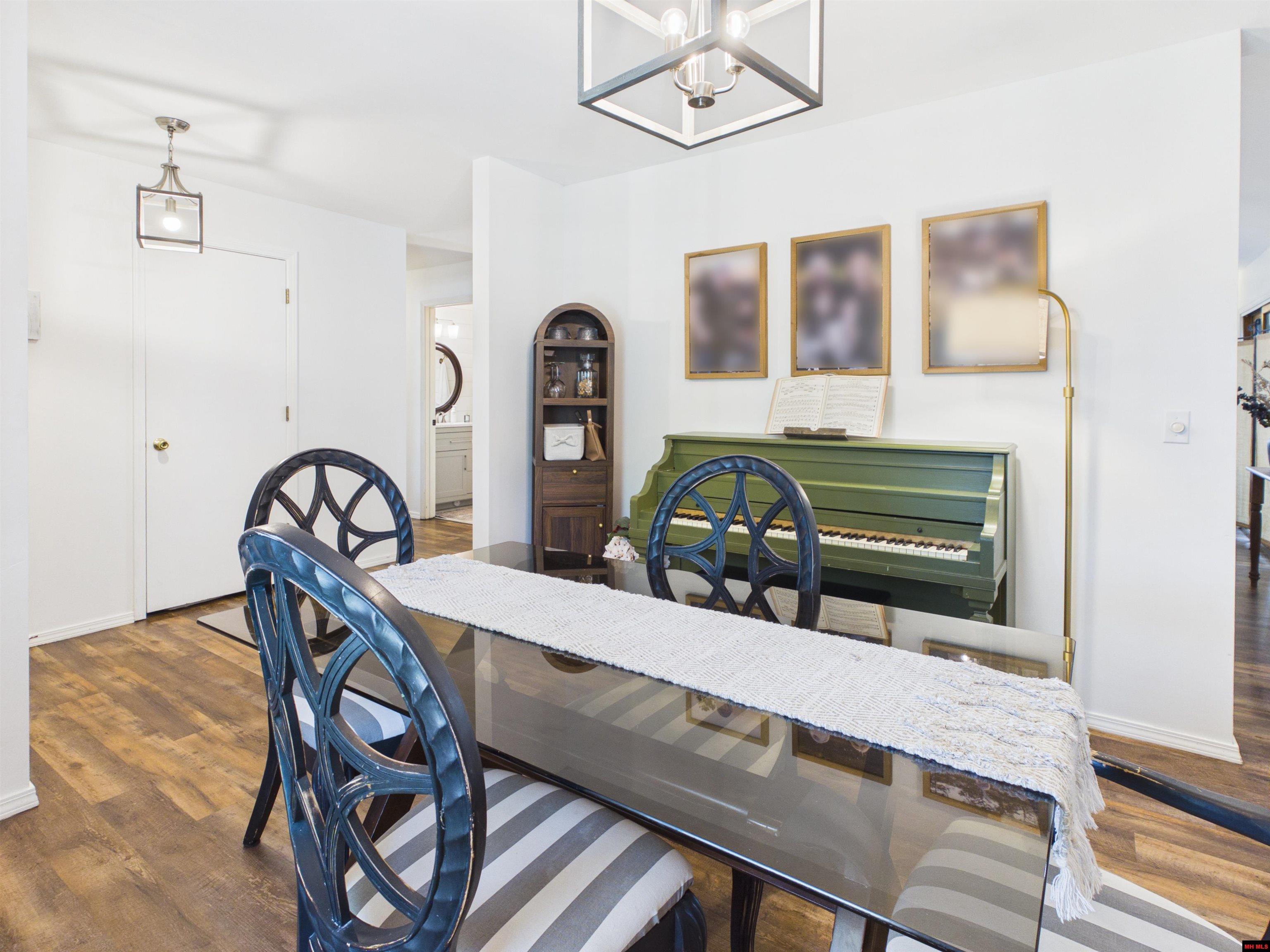 2203 RUSSELL LANE