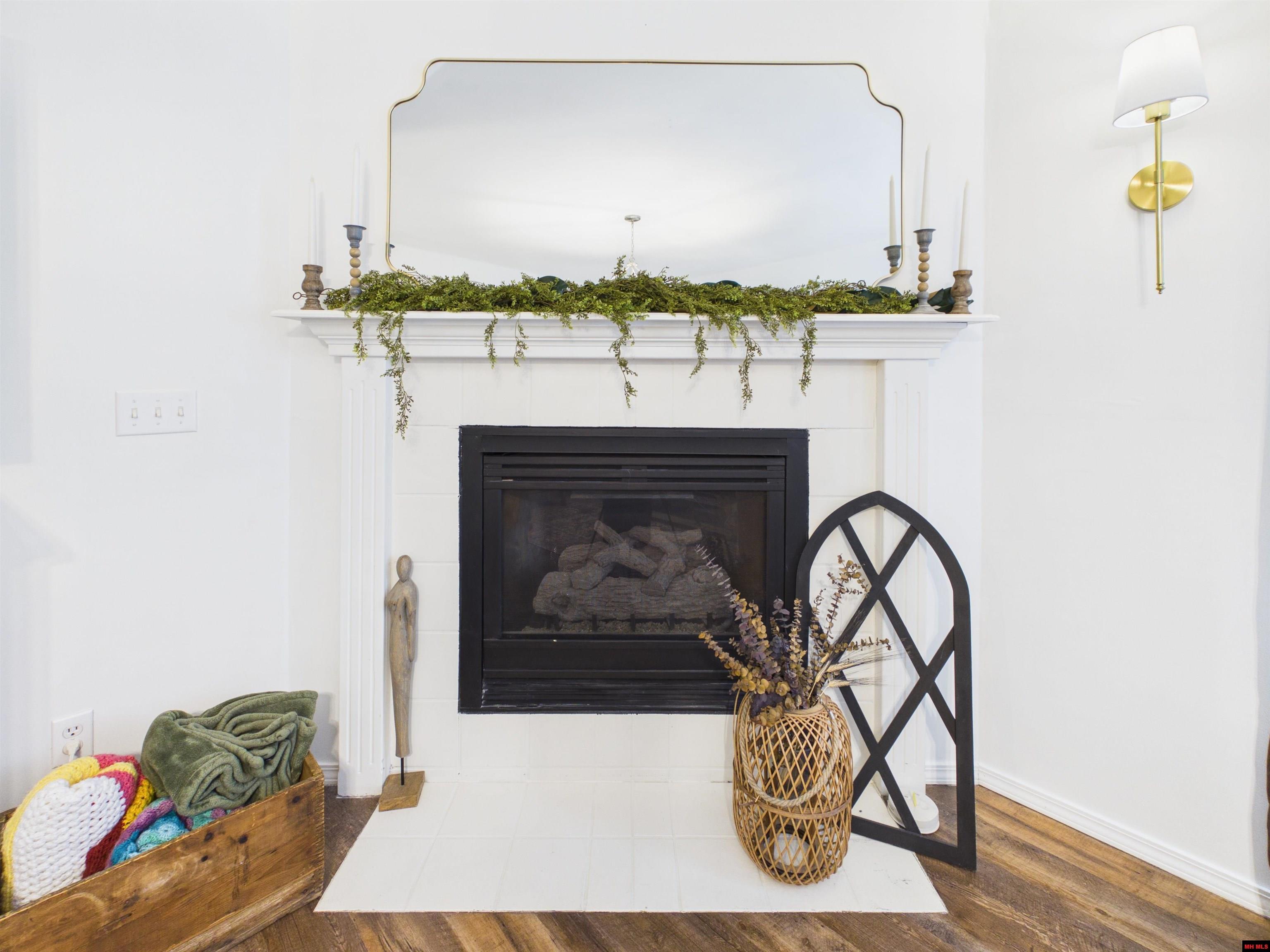 2203 RUSSELL LANE
