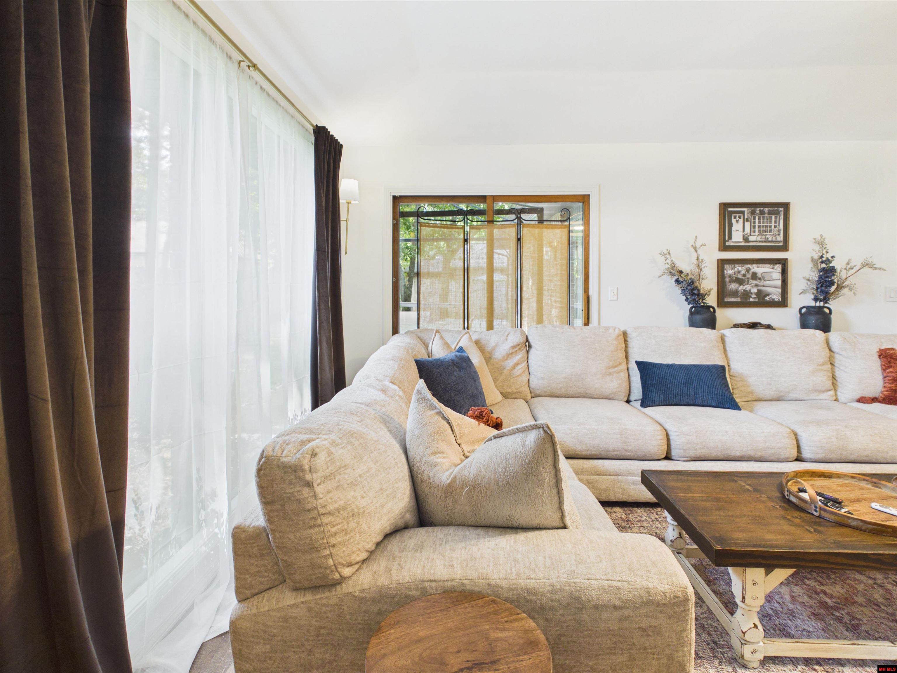 2203 RUSSELL LANE