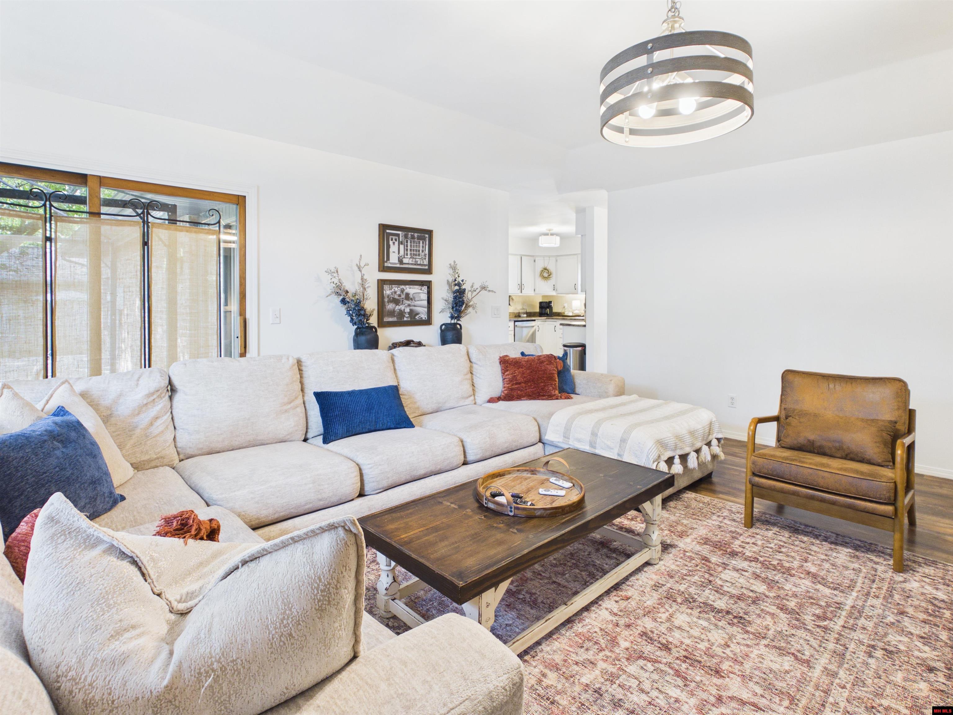 2203 RUSSELL LANE