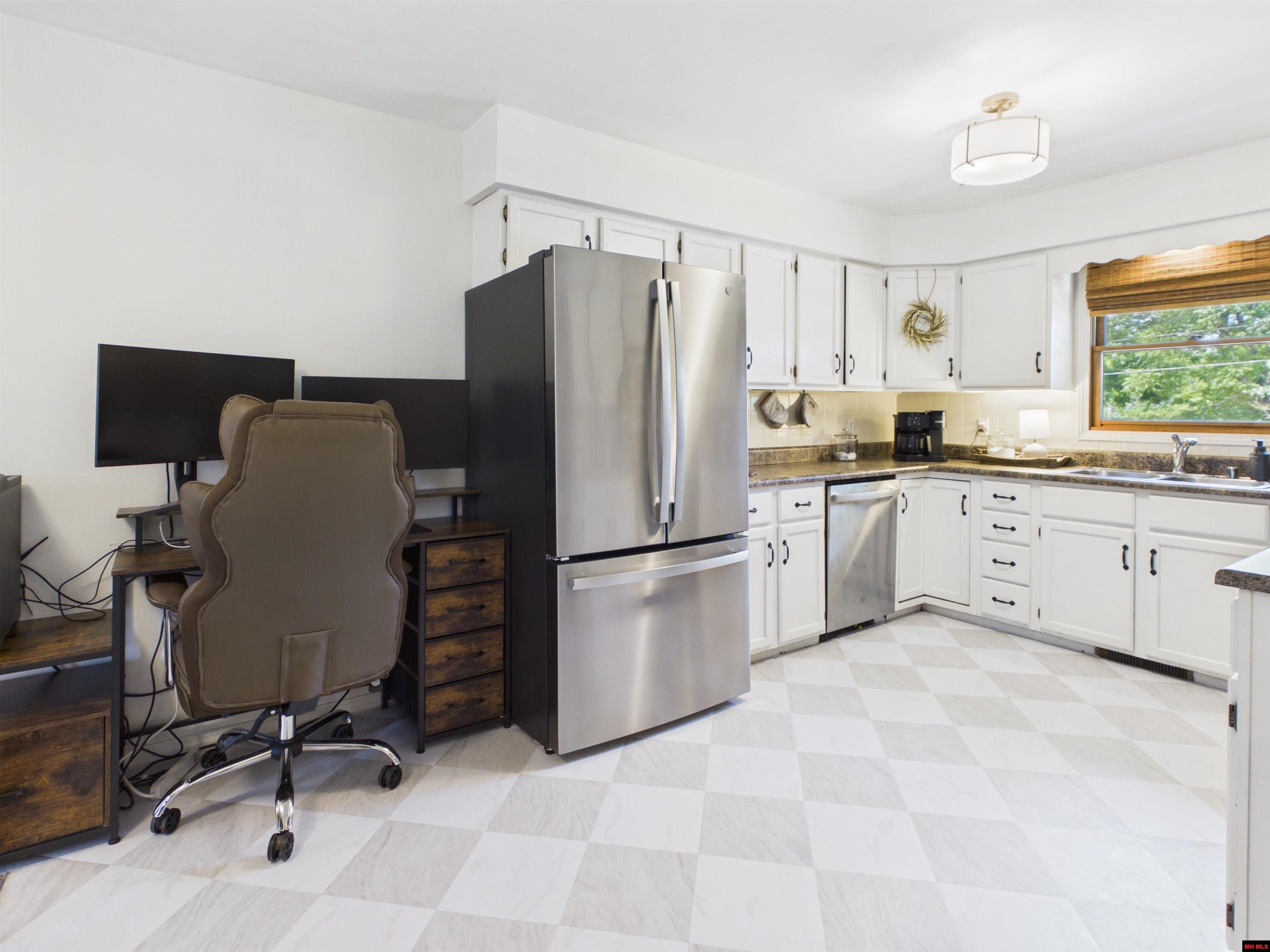 2203 RUSSELL LANE