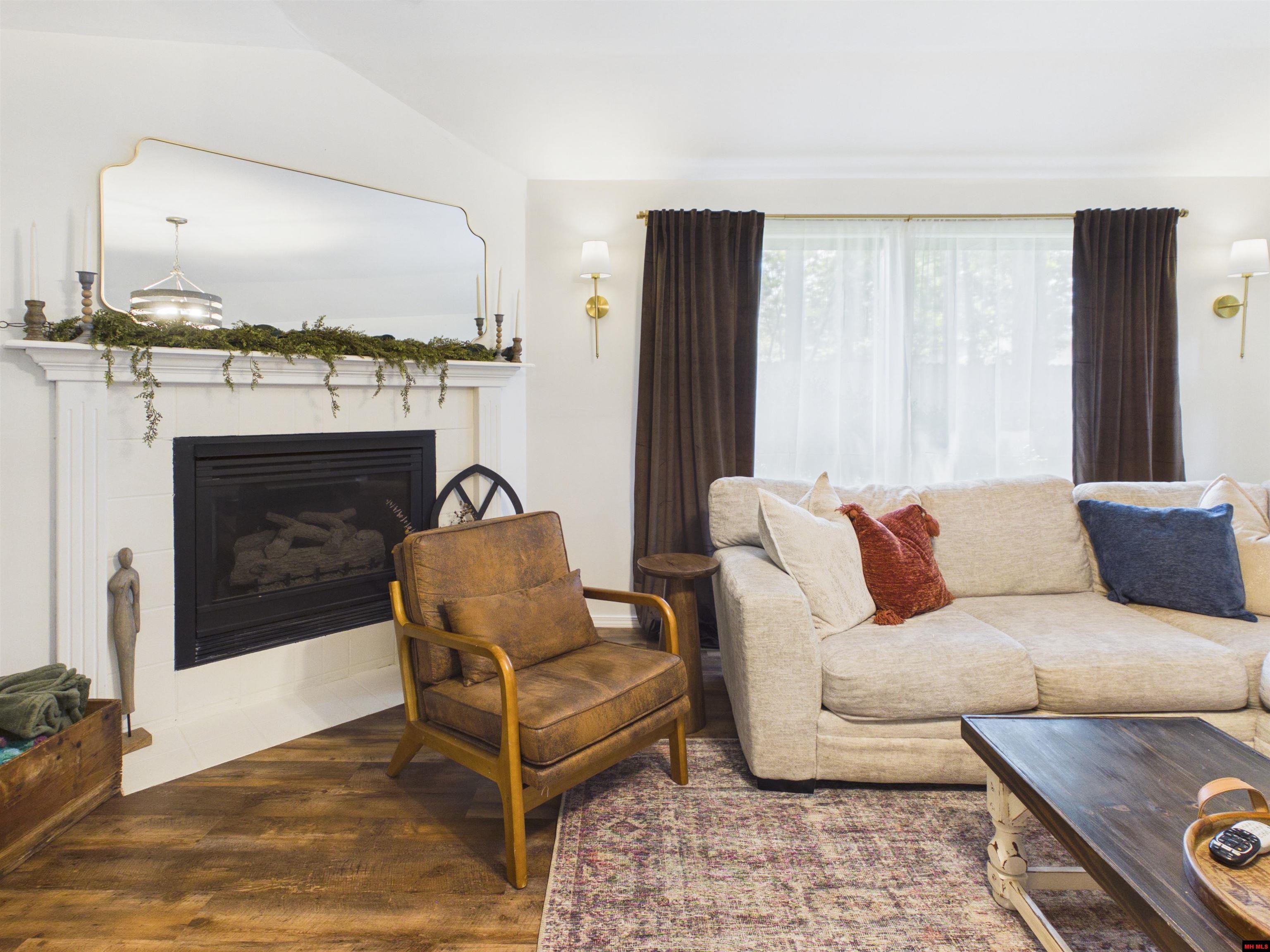 2203 RUSSELL LANE