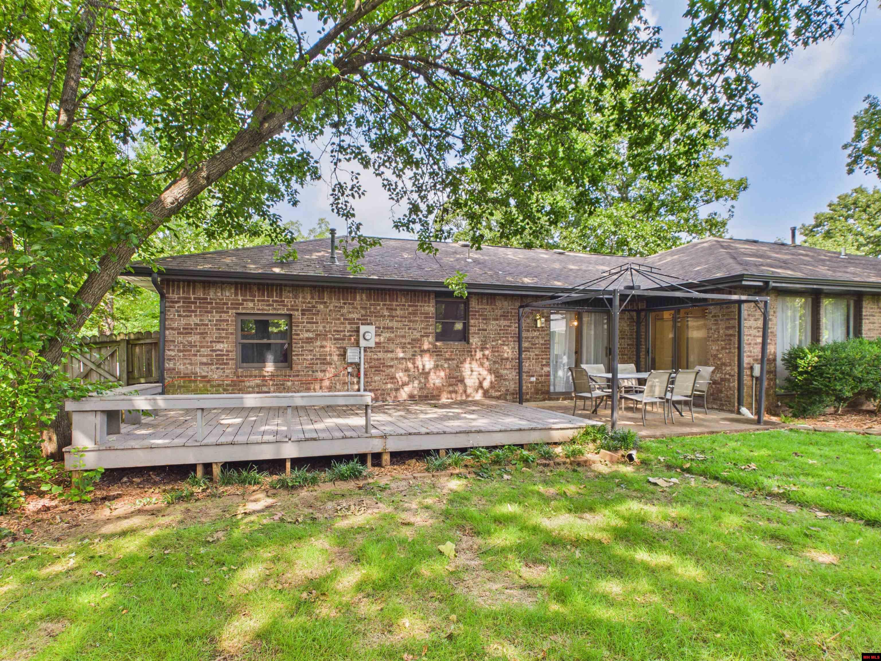 2203 RUSSELL LANE