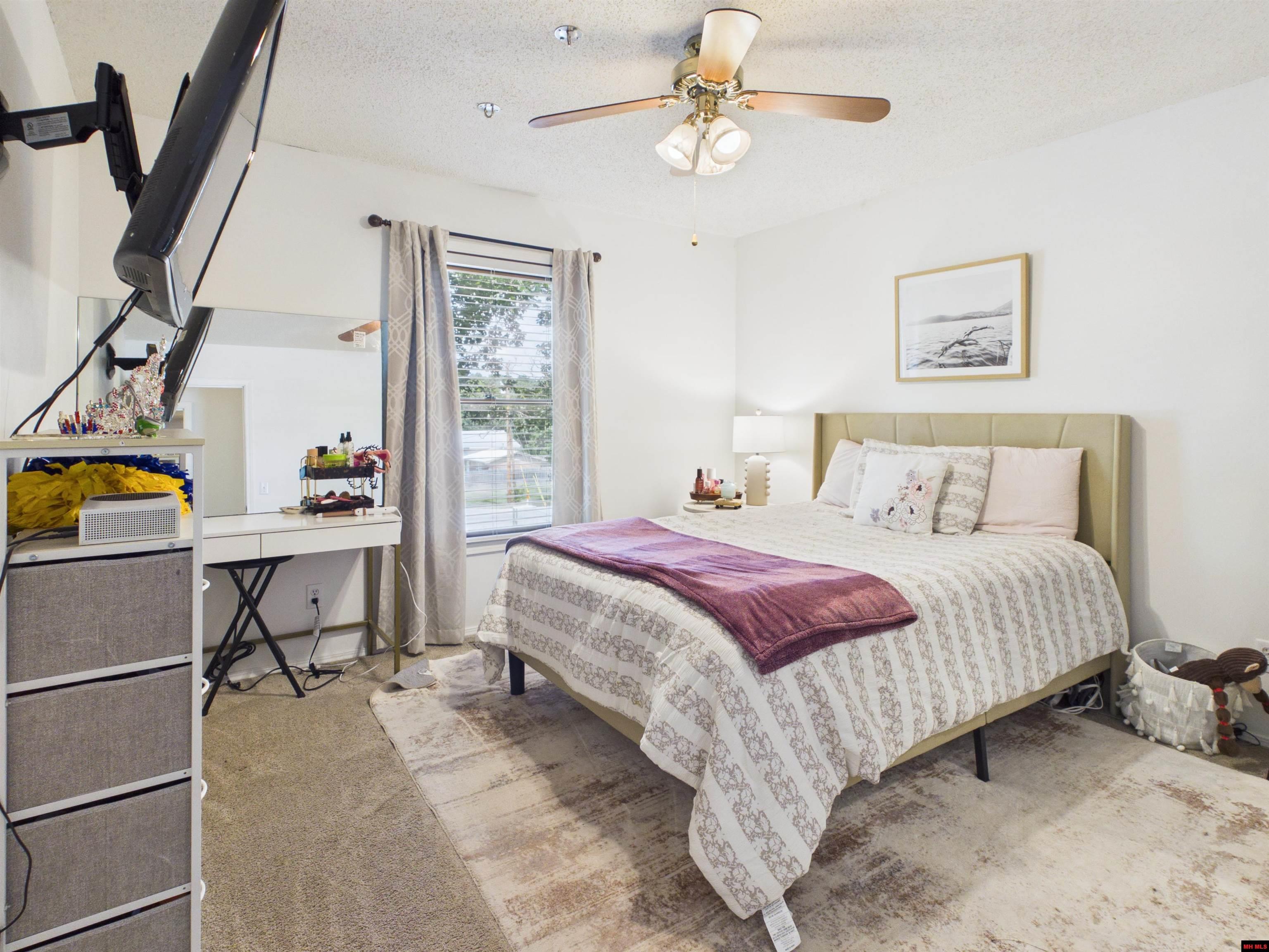 2203 RUSSELL LANE