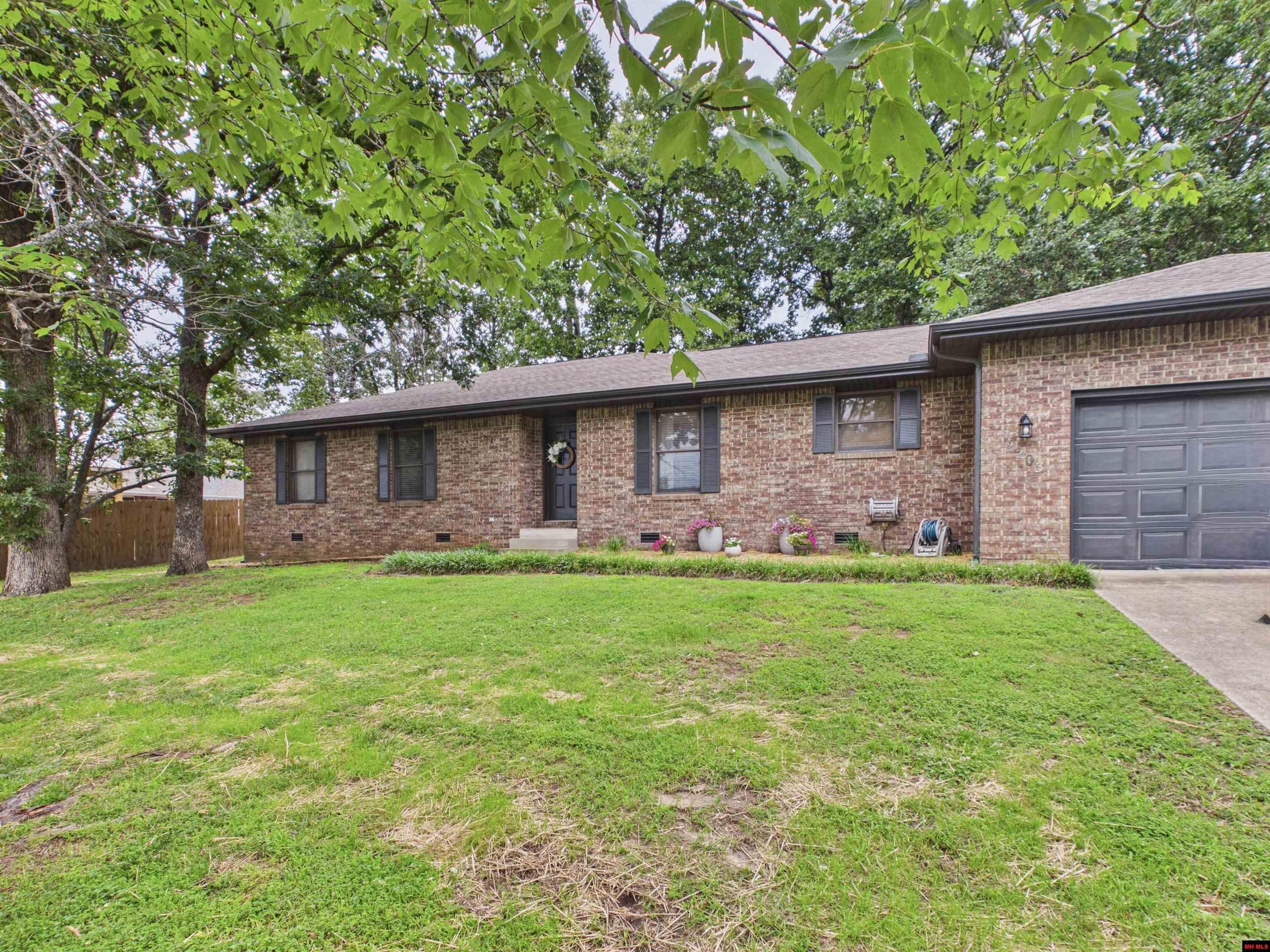 2203 RUSSELL LANE