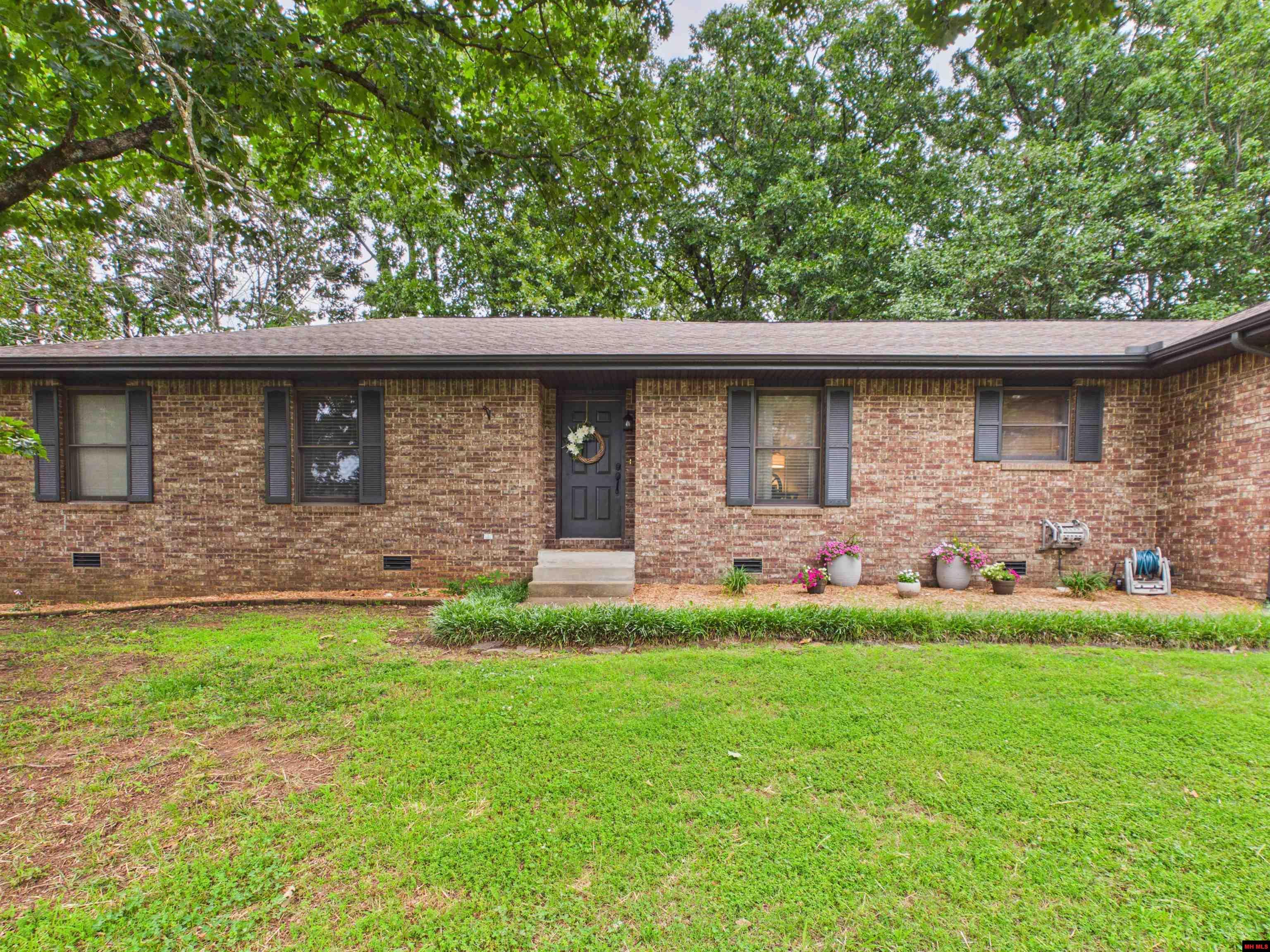 2203 RUSSELL LANE
