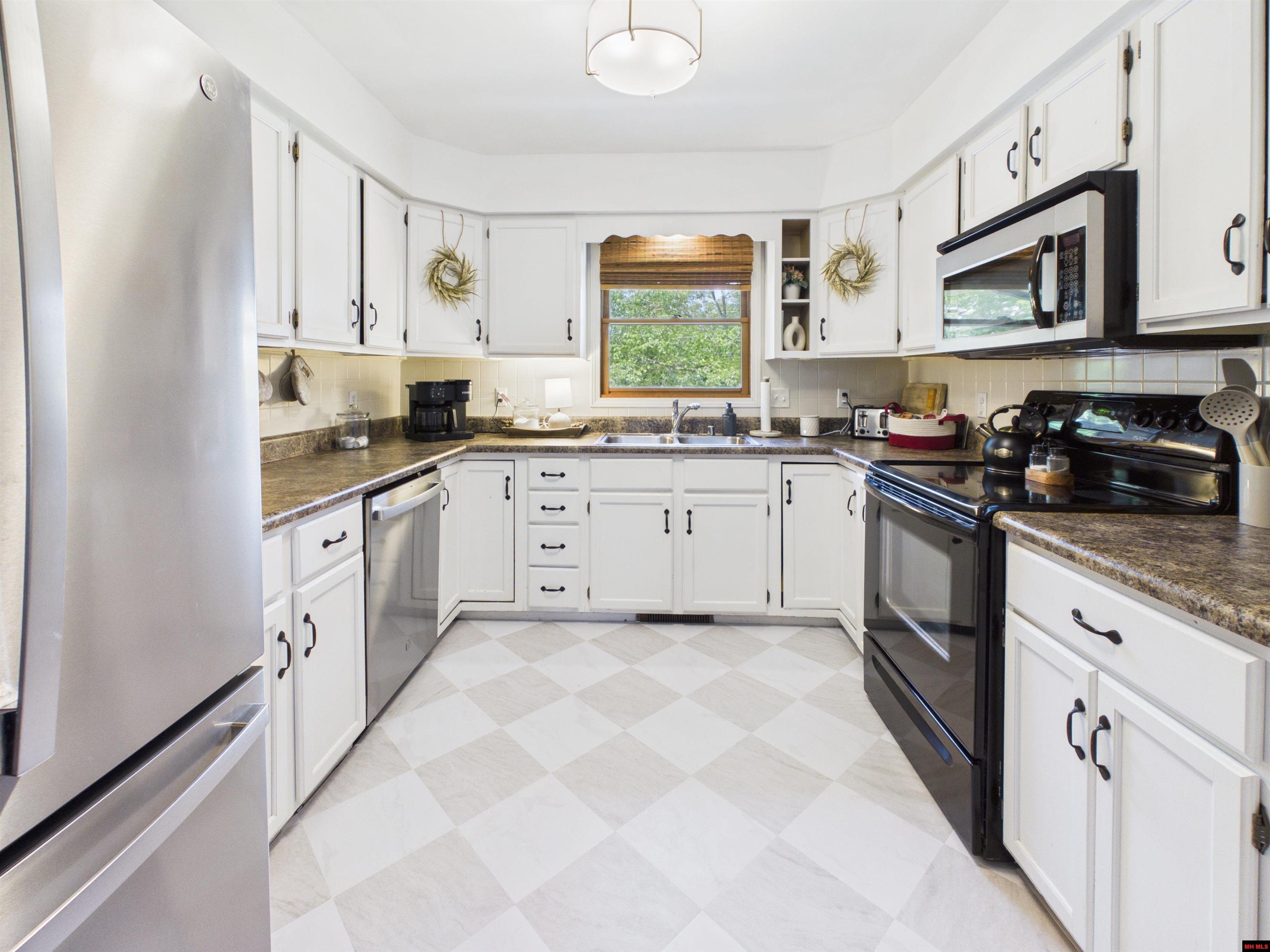 2203 RUSSELL LANE