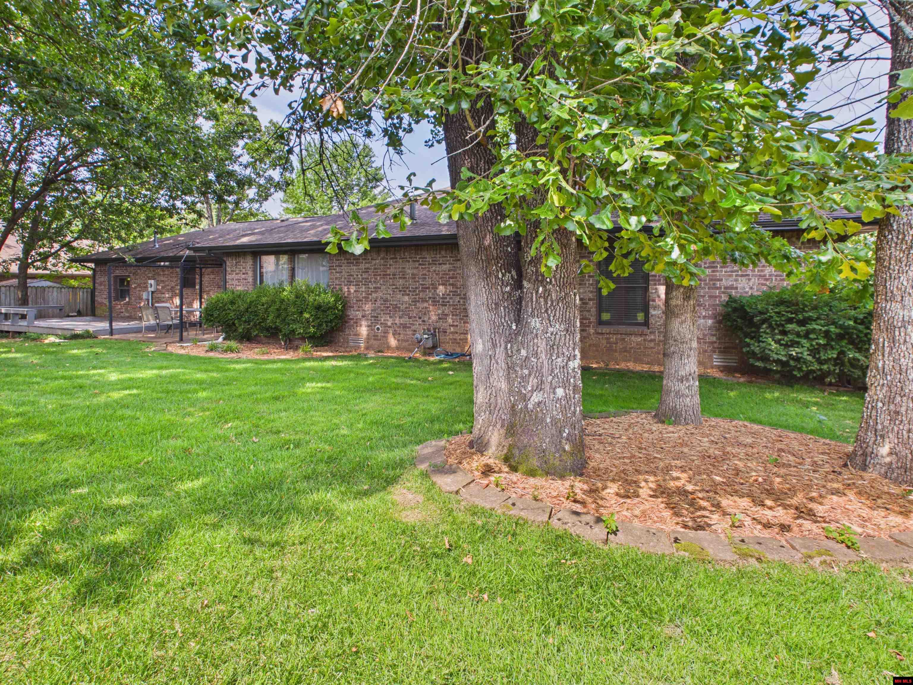 2203 RUSSELL LANE