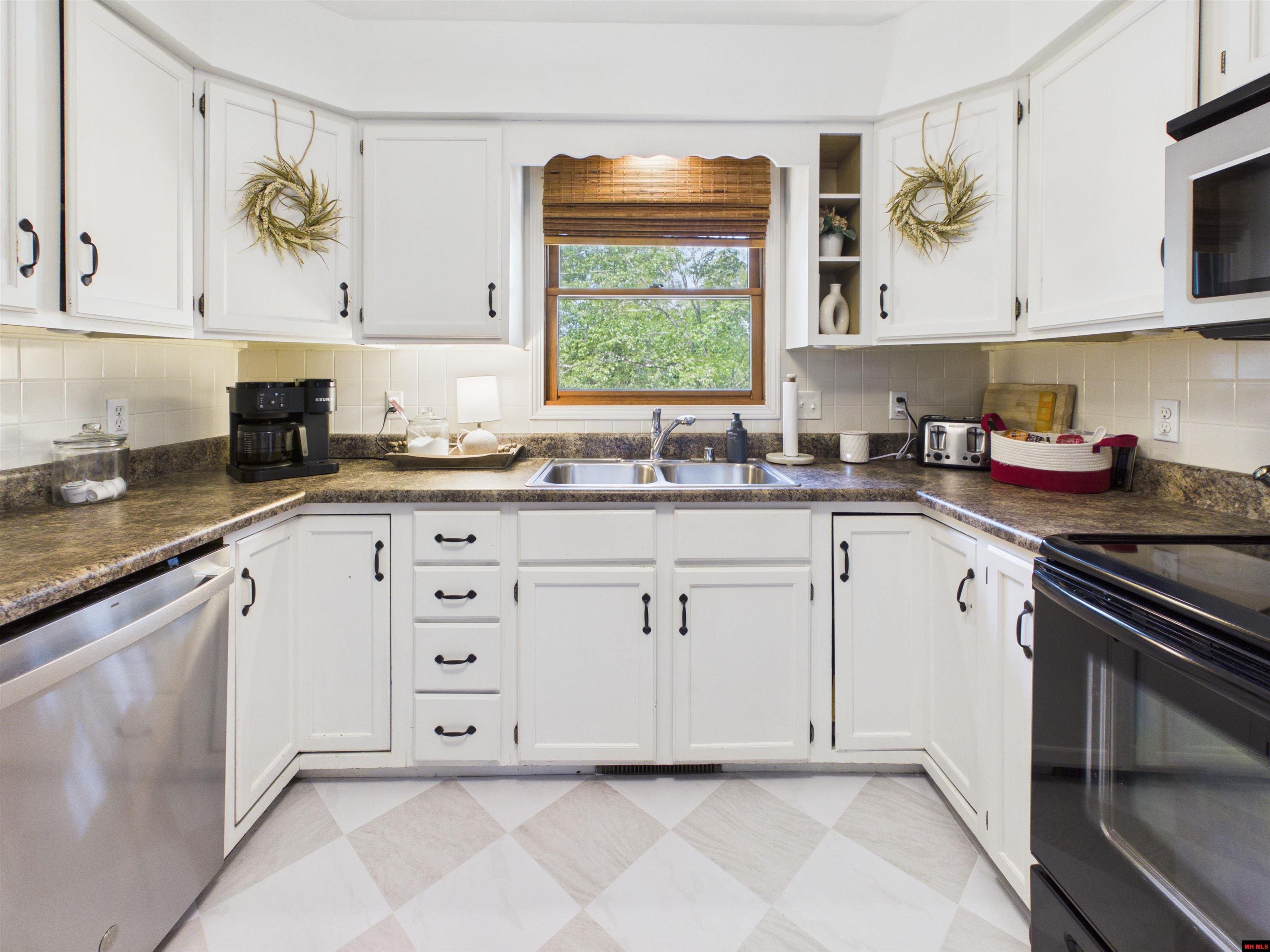 2203 RUSSELL LANE