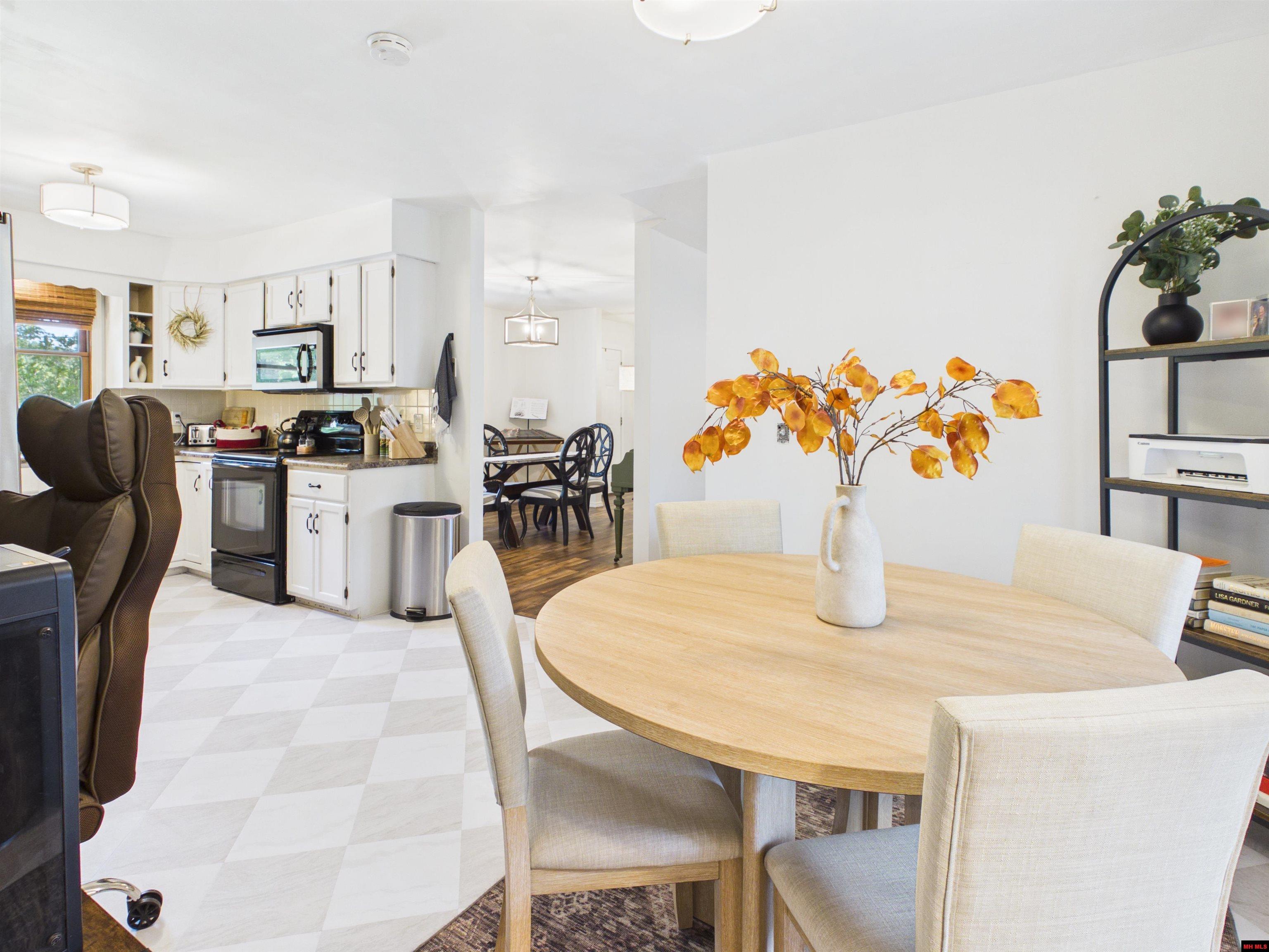 2203 RUSSELL LANE