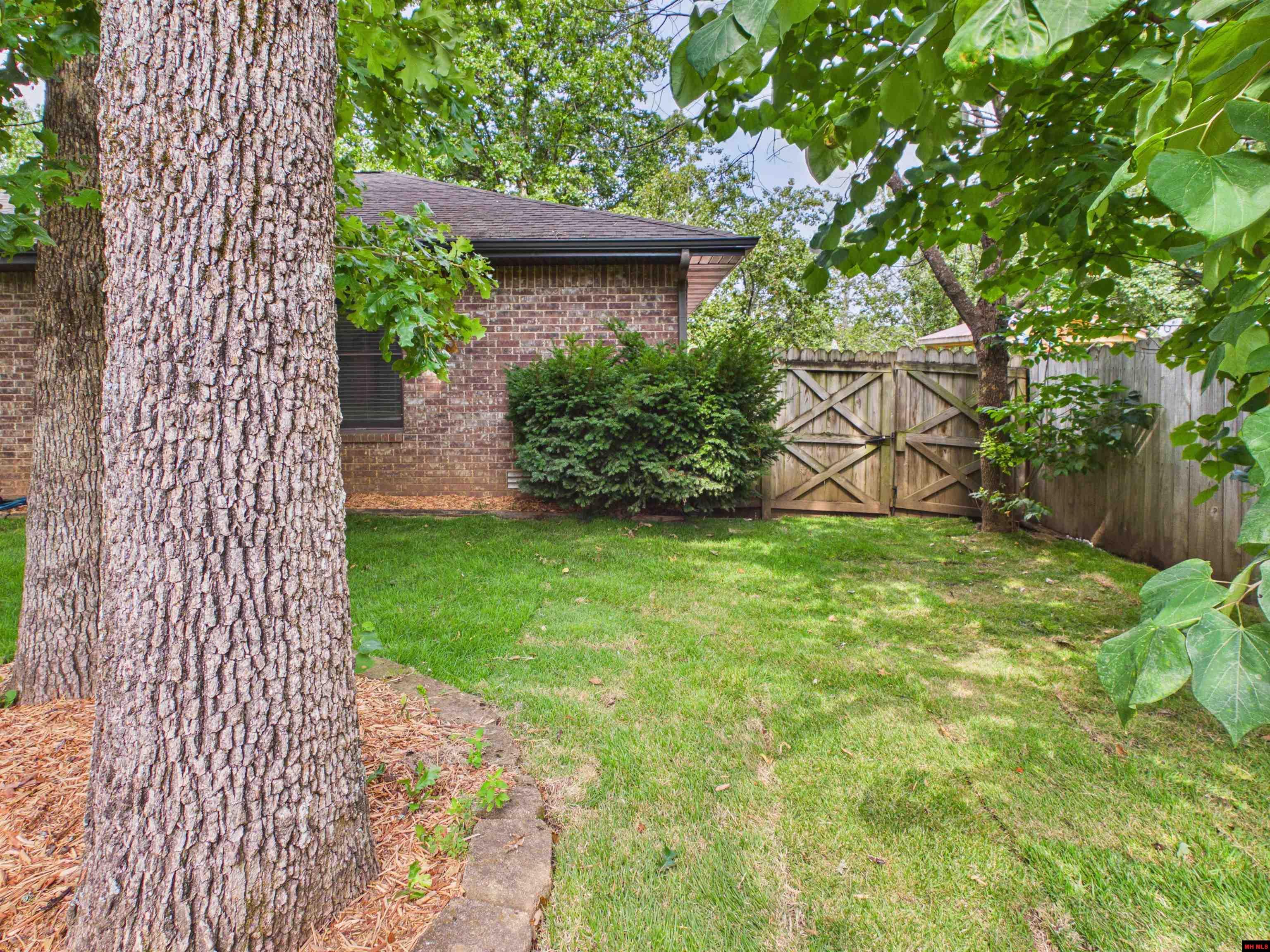 2203 RUSSELL LANE